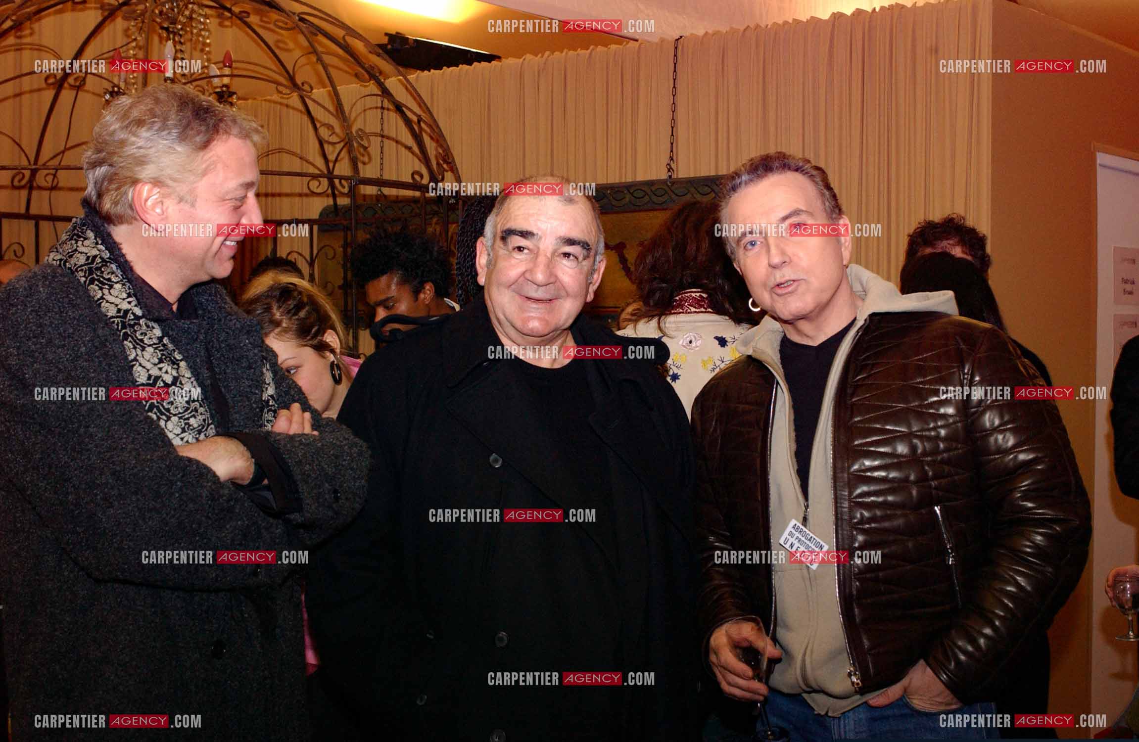 Bernard Lavilliers en compagnie de Jean-Louis Foulquier et de Laurent Boyer dans les loges pour l'anniversaire des 20 ans du Zénith de Paris en 2005.   ( Exclusif )