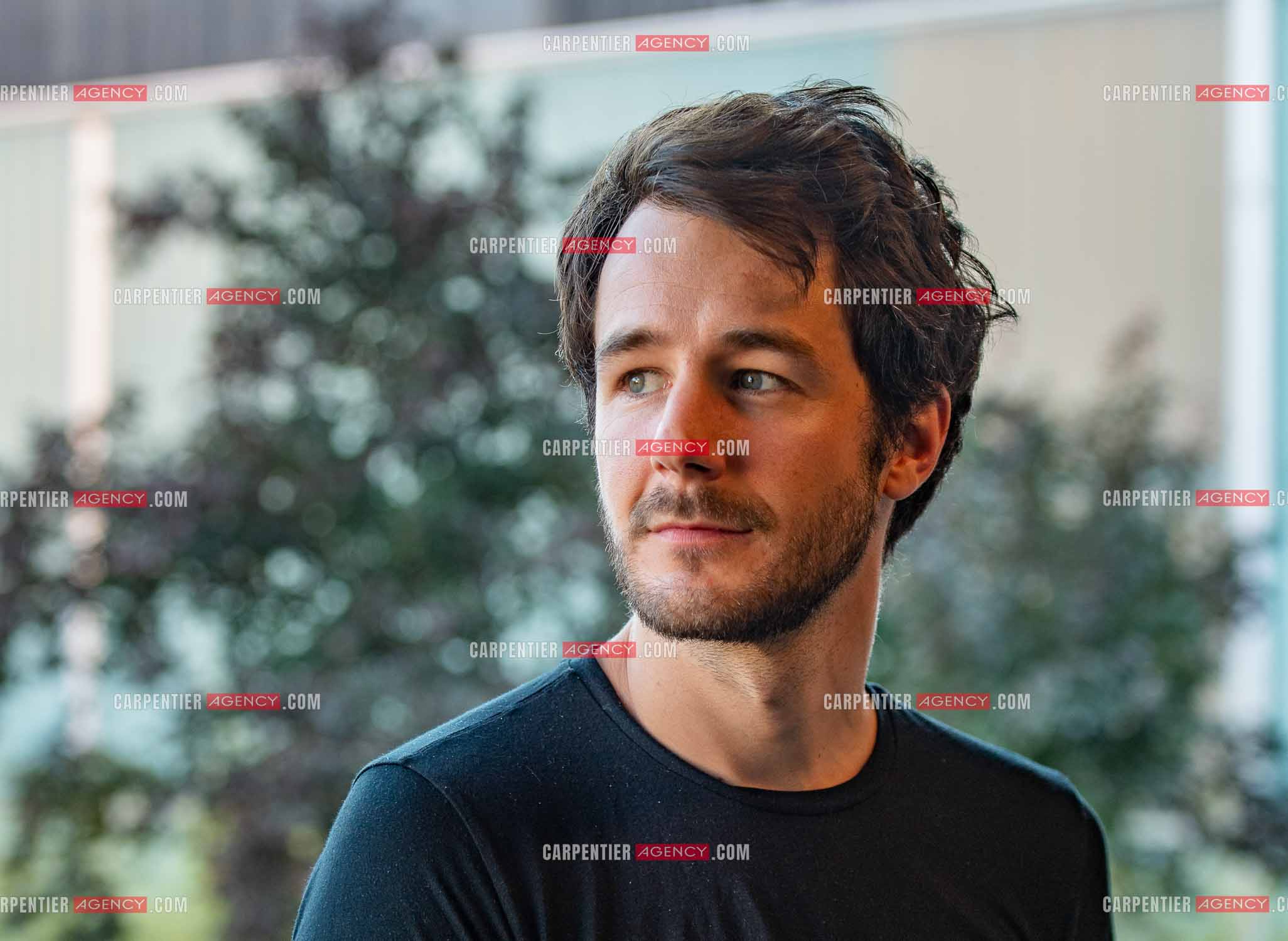L'acteur humoriste Bertrand Usclat en promotion pour son premier rôle dans le film “ JUMEAUX MAIS PAS TROP “ en avant première au cinéma Six n'étoiles de Six Fours les Plages.   ( Exclusif )