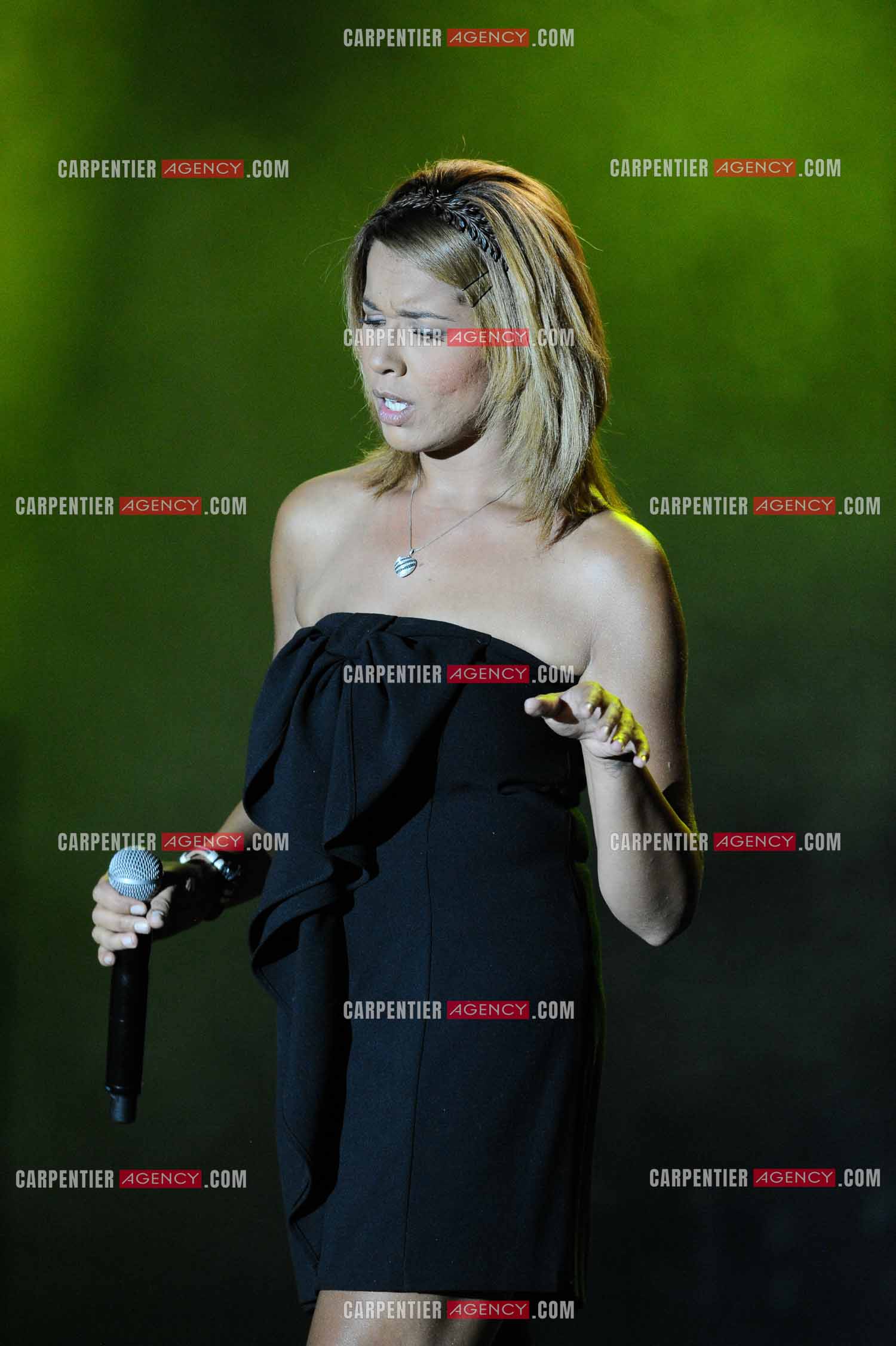 La chanteuse Chimène Badi en concert à Bandol.