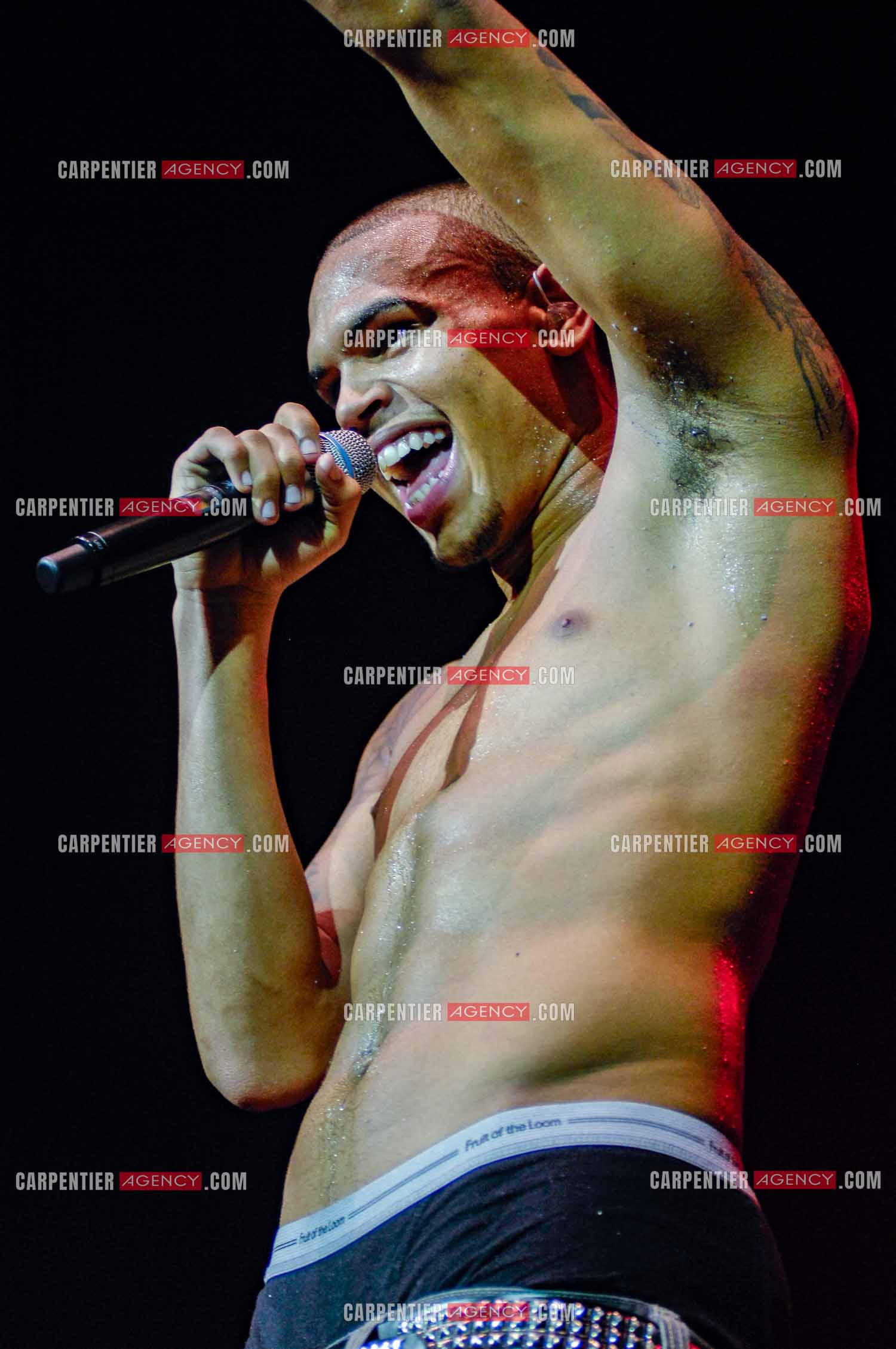 Le rappeur Chris Brown en concert au Zénith de Paris en 2008.  ( Exclusif )