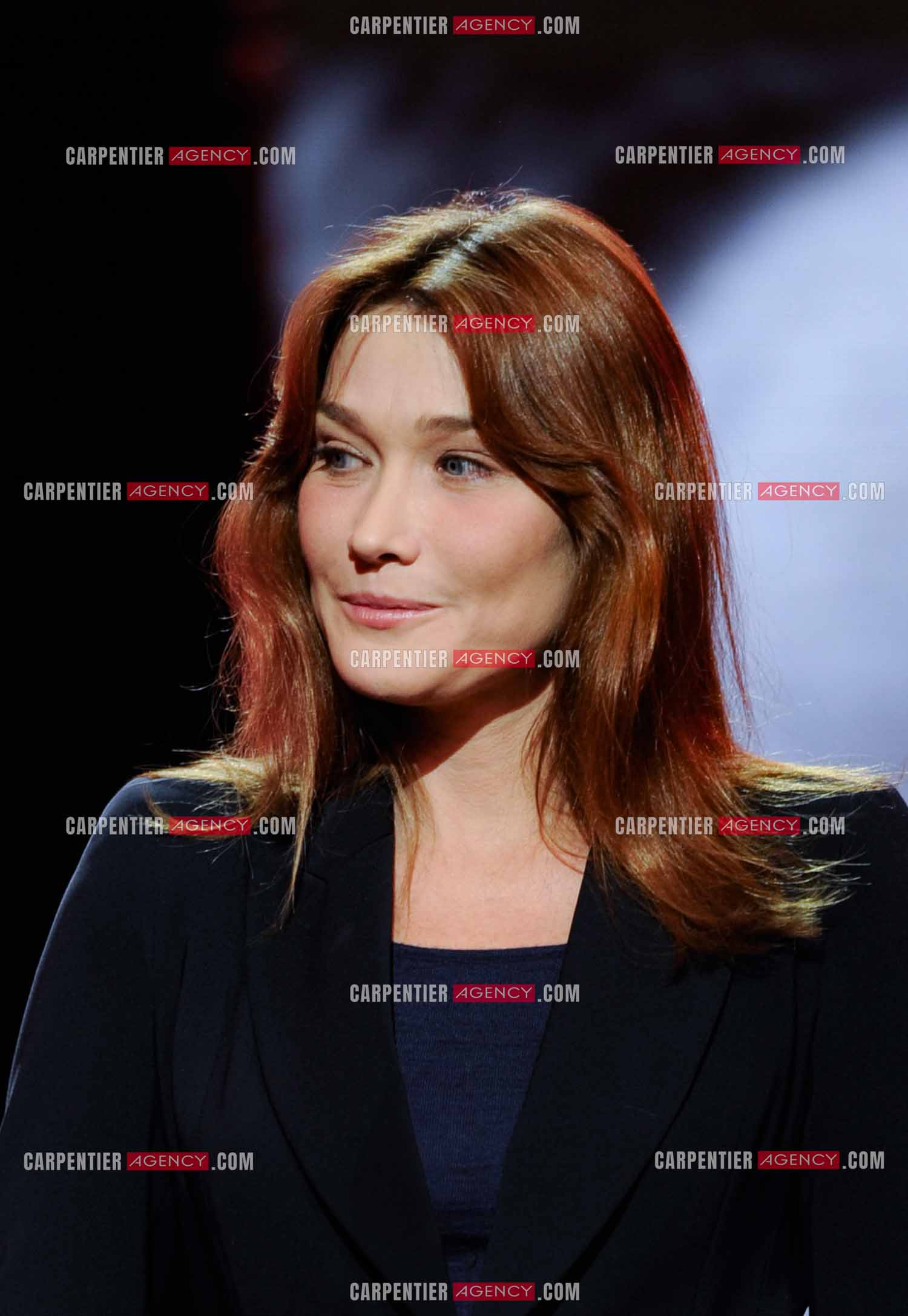 La première dame Carla Bruni Sarkozy invitée d'honneur de l'émission spéciale sur Edith Piaf “Pour + de Vie“.