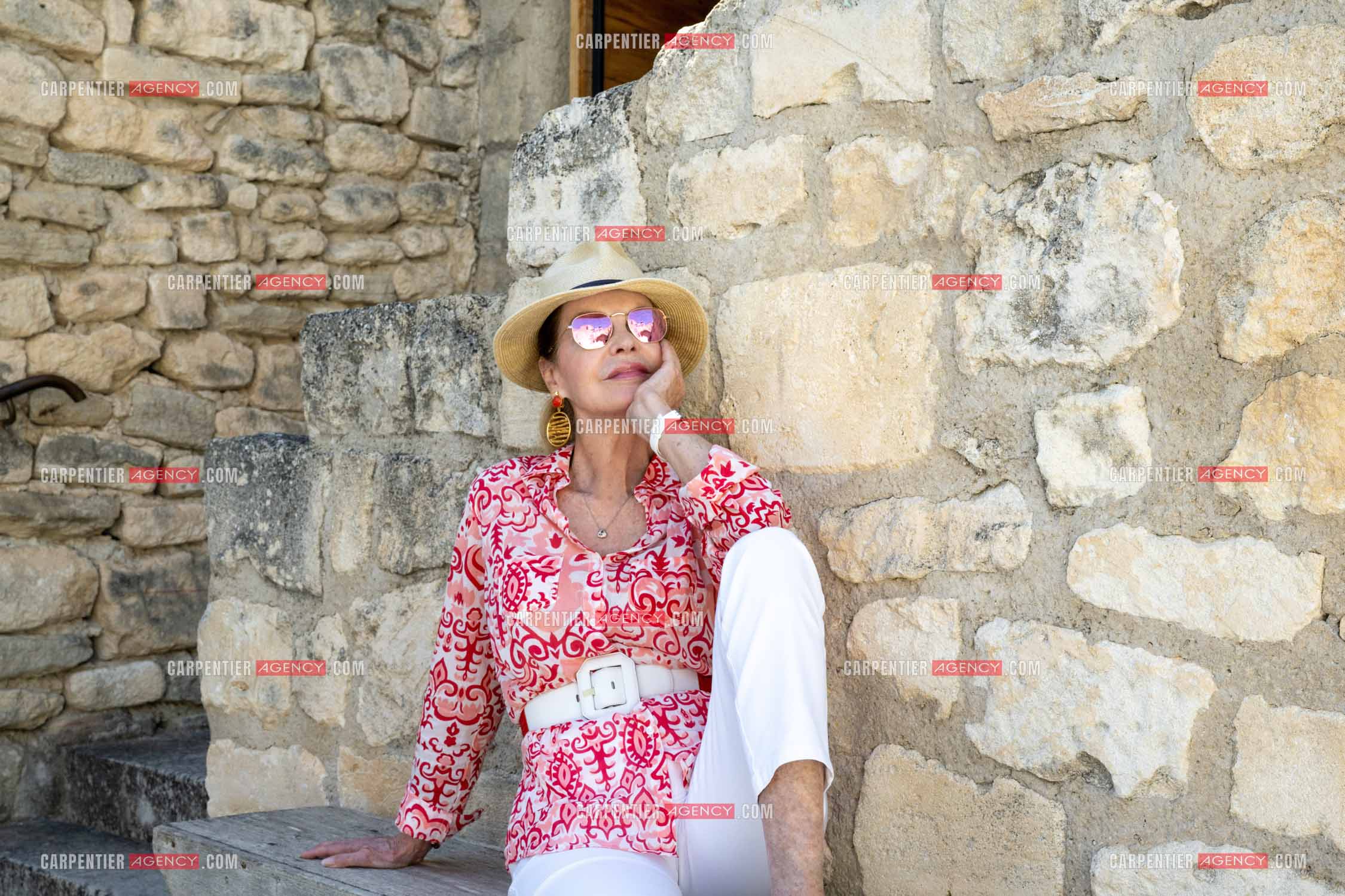 L'actrice Cyrielle Clair dans le château du marquis de Sade à Lacoste.  ( Exclusif )
