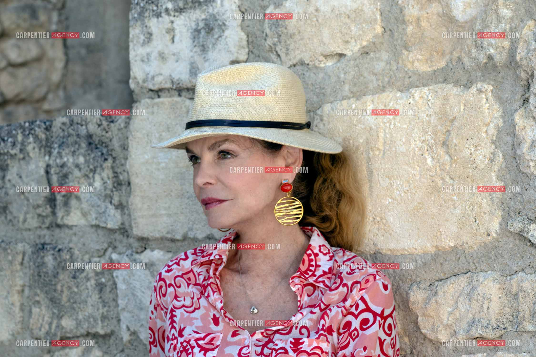 L'actrice Cyrielle Clair dans le château du marquis de Sade à Lacoste.  ( Exclusif )