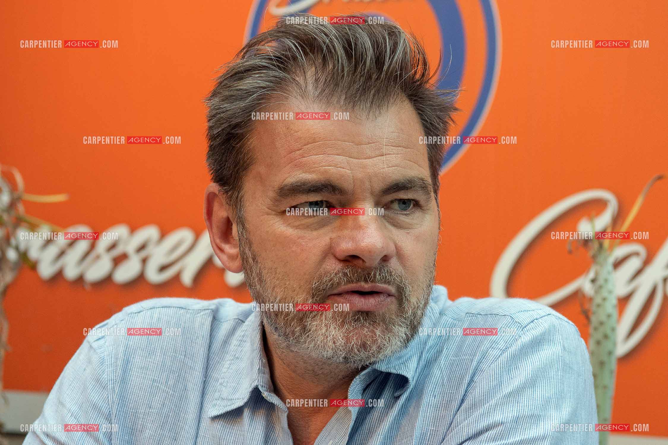 L'acteur Clovis Cornillac venu présenter son film “ Si on chantait “ au cinéma “ SIX N'ÉTOILES “ de Six Fours Les Plages.       ( Exclusif )