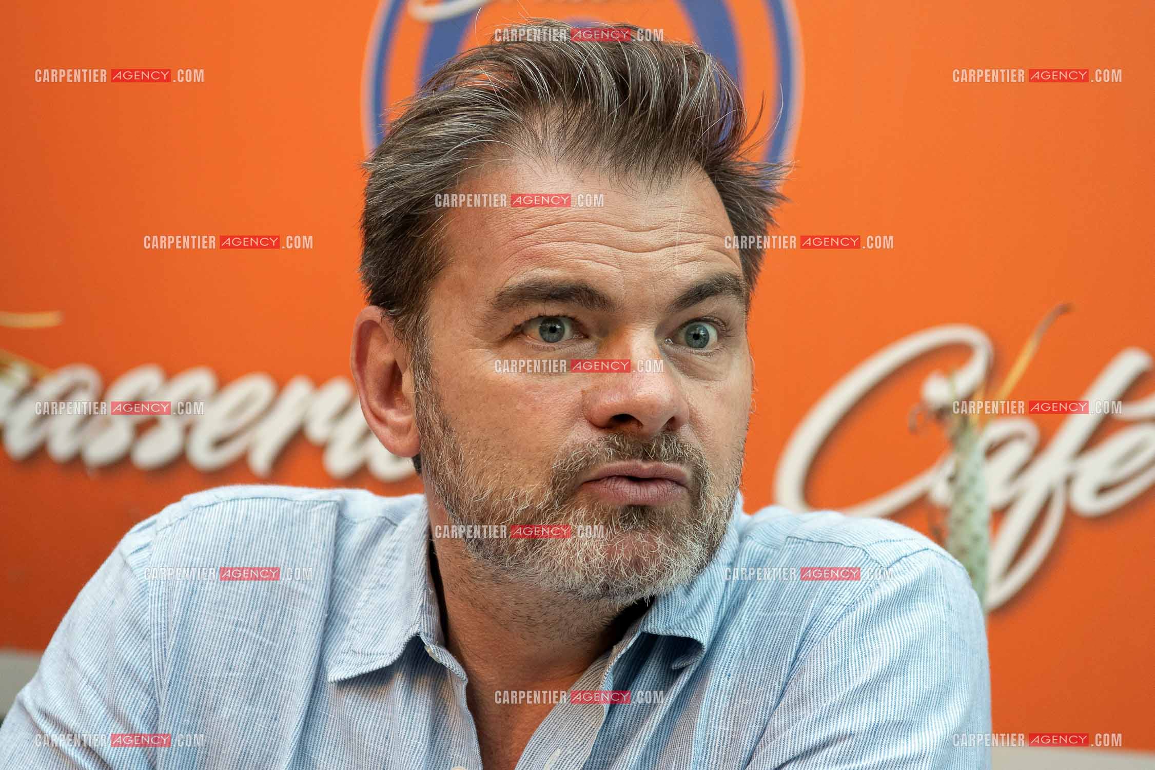 L'acteur Clovis Cornillac venu présenter son film “ Si on chantait “ au cinéma “ SIX N'ÉTOILES “ de Six Fours Les Plages.       ( Exclusif )