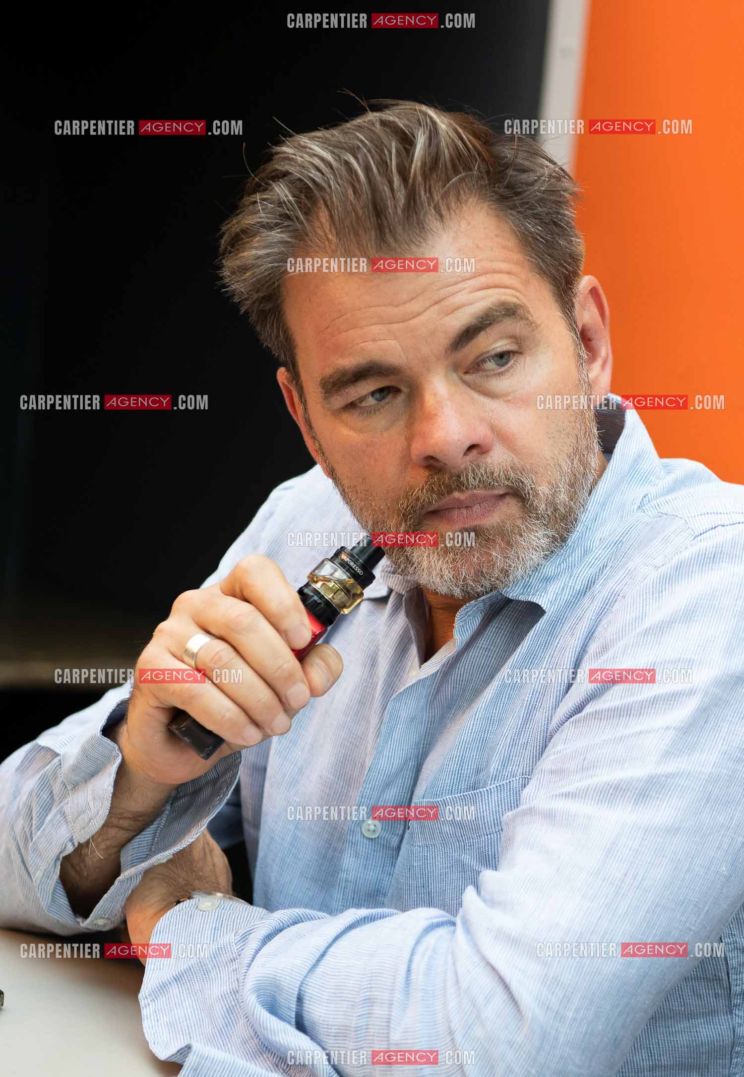 L'acteur Clovis Cornillac venu présenter son film “ Si on chantait “ au cinéma “ SIX N'ÉTOILES “ de Six Fours Les Plages.       ( Exclusif )