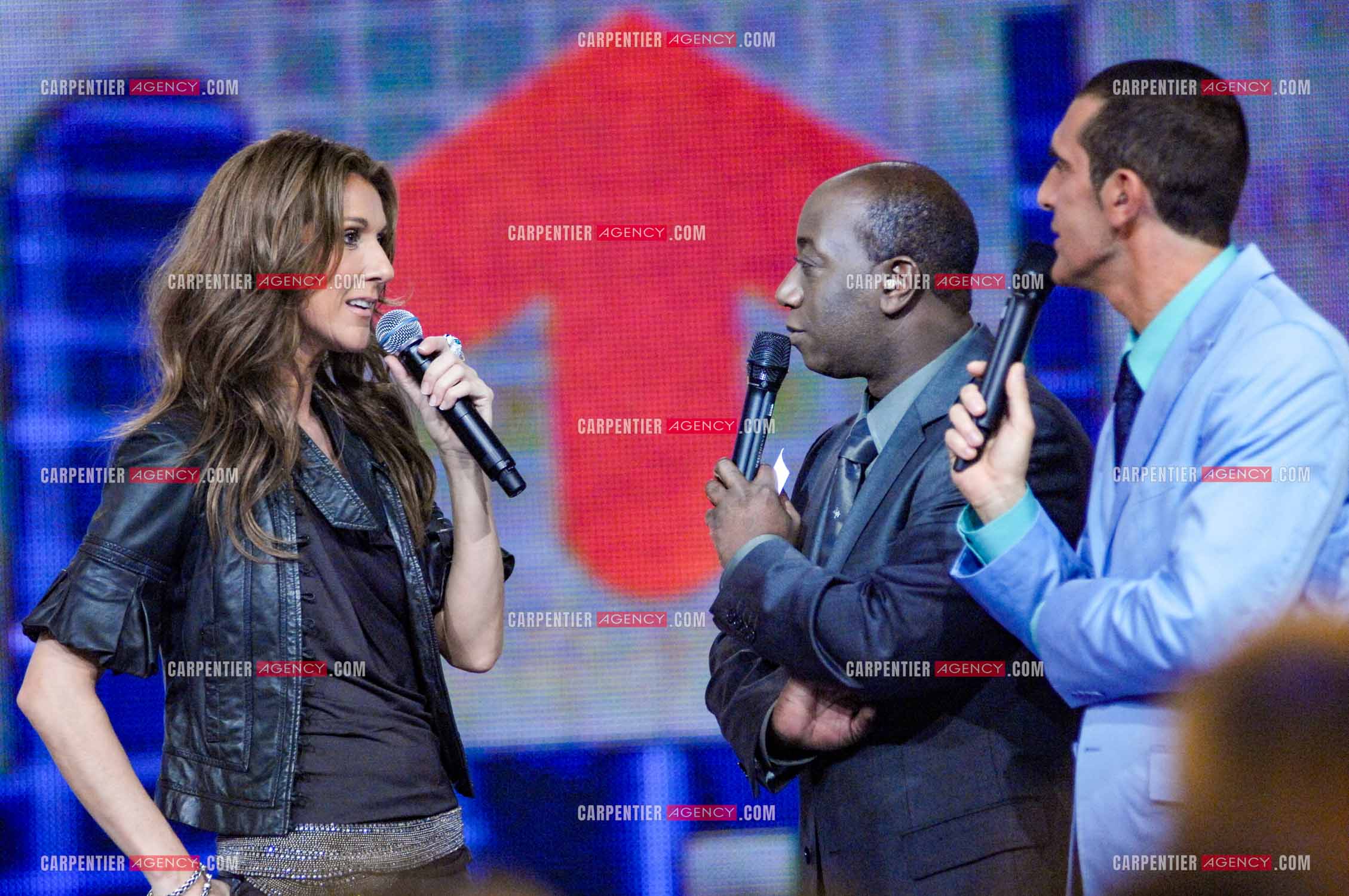 La chanteuse Céline Dion invitée de l'émission “Hit Machine“ présentée par Charly et Lulu ( Charly Nestor et Jean-Marc Lubin ) et diffusée sur M6.              ( Exclusif )