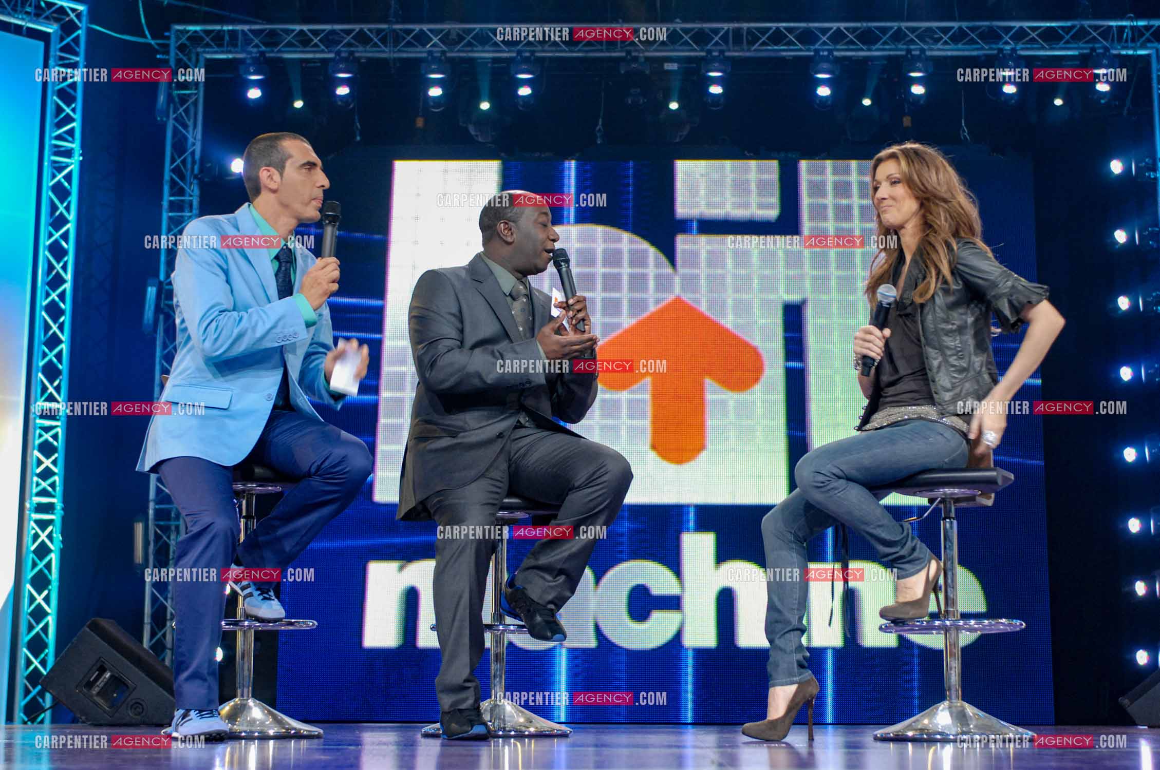 La chanteuse Céline Dion invitée de l'émission “Hit Machine“ présentée par Charly et Lulu ( Charly Nestor et Jean-Marc Lubin ) et diffusée sur M6.              ( Exclusif )