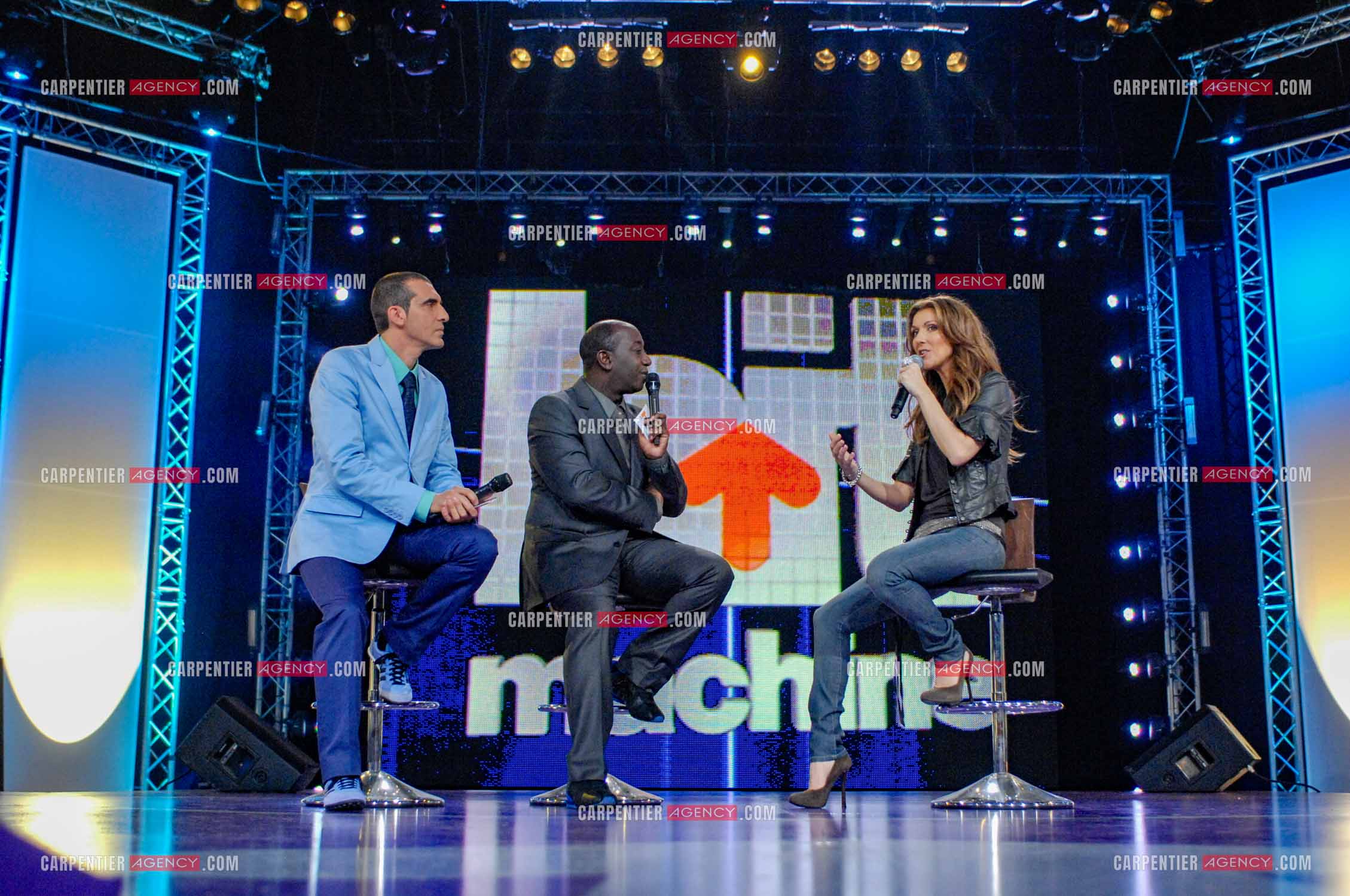 La chanteuse Céline Dion invitée de l'émission “Hit Machine“ présentée par Charly et Lulu ( Charly Nestor et Jean-Marc Lubin ) et diffusée sur M6.              ( Exclusif )