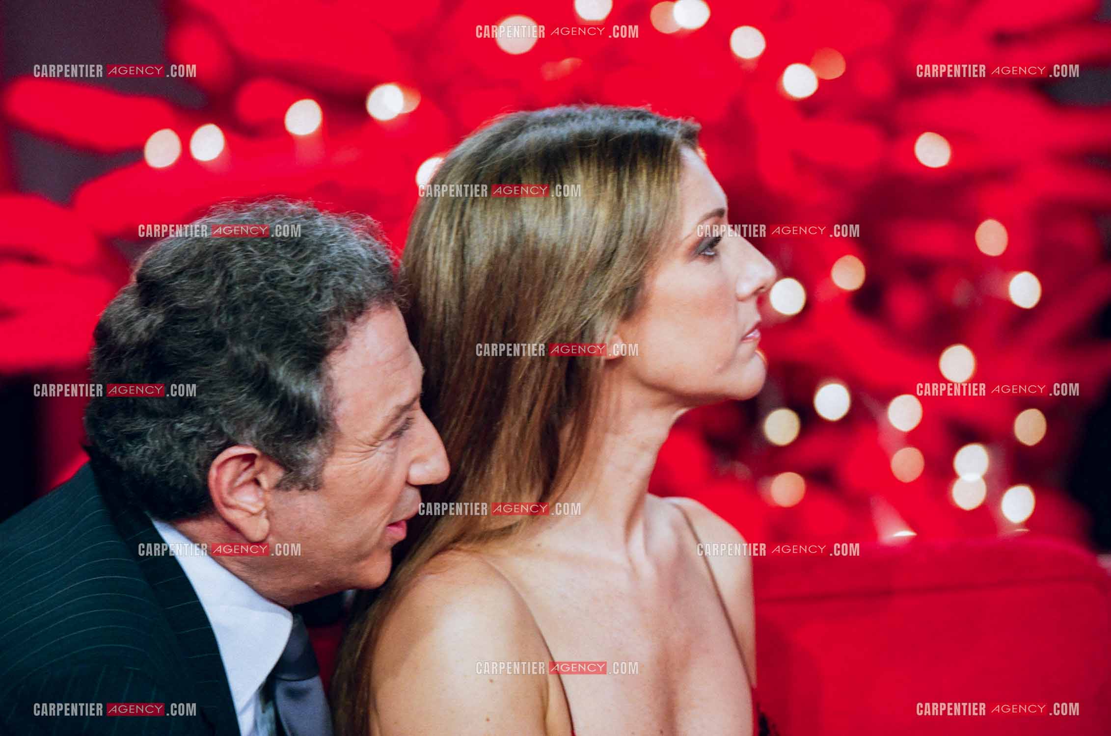 La chanteuse Céline Dion présente à Michel Drucker sa petite protégée Marilou Bourdon dans l'émission “ Vivement Dimanche “ le 10 octobre 2005.   ( Exclusif )