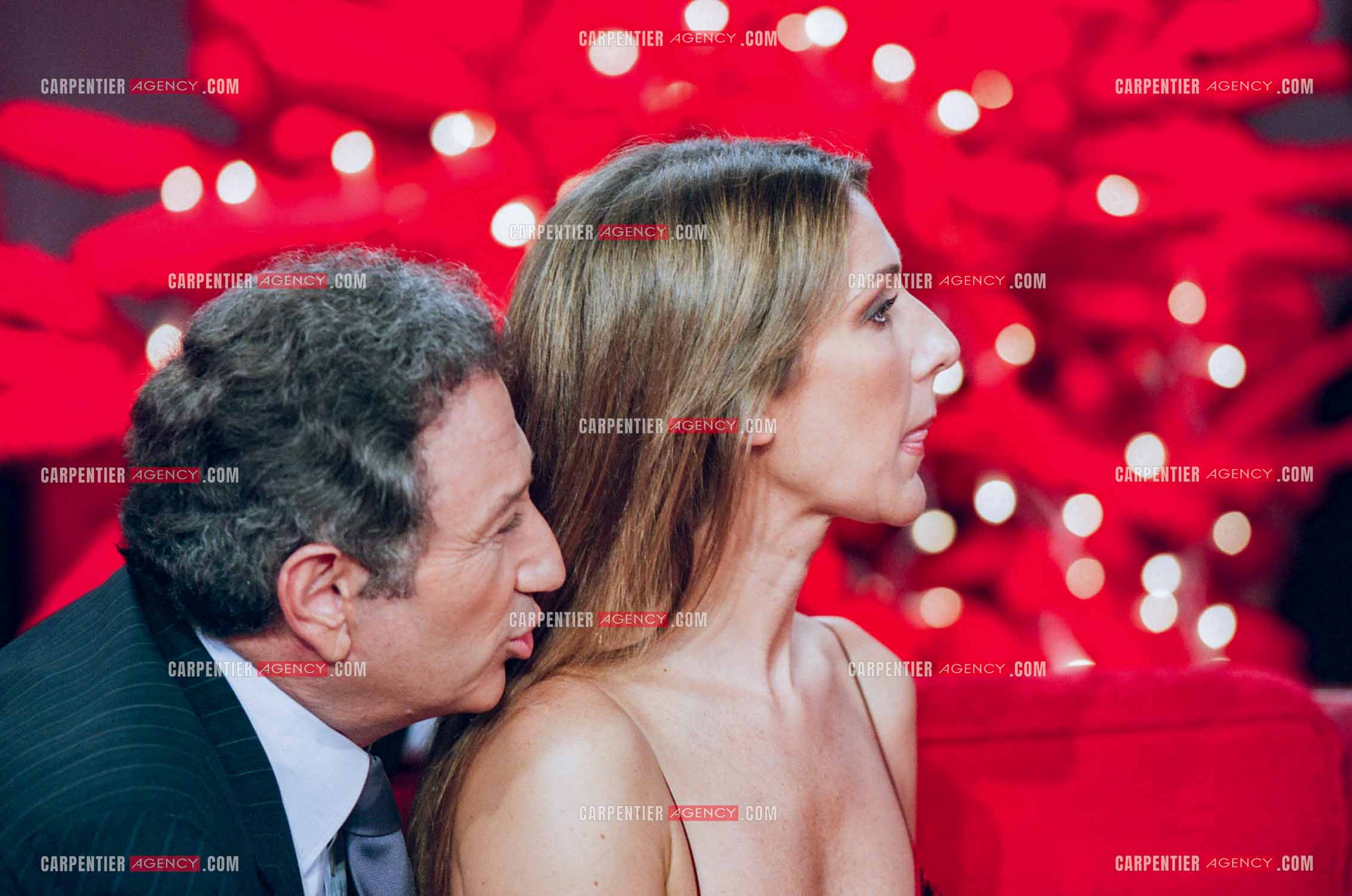 La chanteuse Céline Dion présente à Michel Drucker sa petite protégée Marilou Bourdon dans l'émission “ Vivement Dimanche “ le 10 octobre 2005.   ( Exclusif )