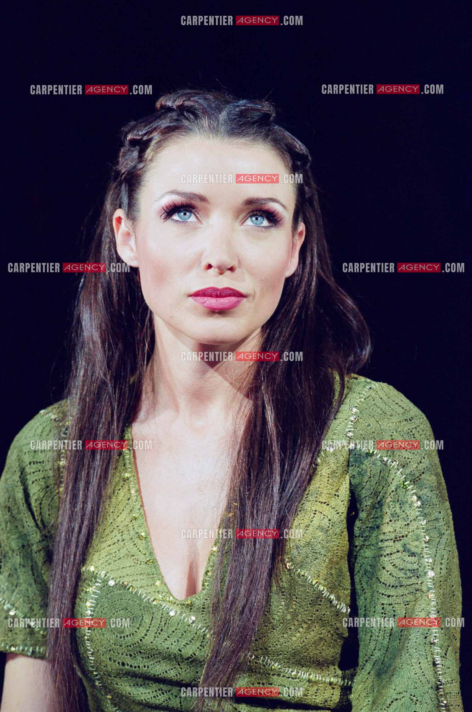 Générale de la Comédie Musicale Notre-Dame de Paris à Londres en version anglaise au Dominion Theatre le 23 mai 2000. Portrait de la chanteuse Australienne Dannii Minogue dans le rôle de Esmeralda. ( Exclusif )