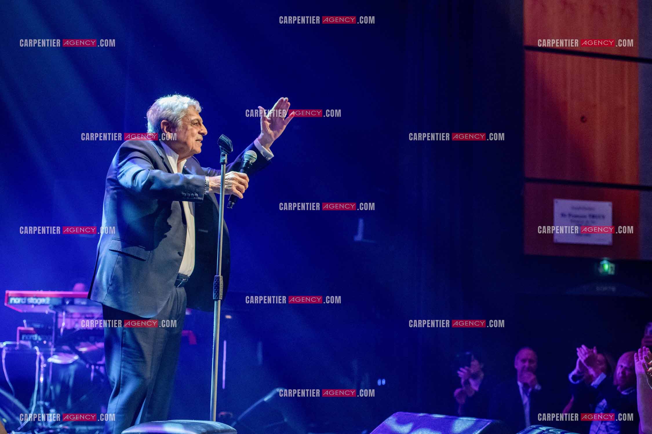 Le chanteur Enrico Macias en concert au Palais Neptune de Toulon en avant première de ses prochains concerts à l'Olympia le 18 et 19 mai 2024.     ( Exclusif )