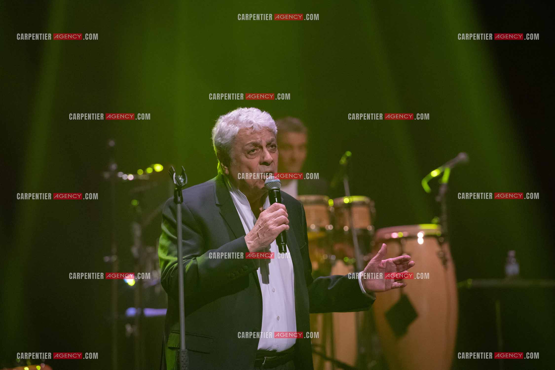Le chanteur Enrico Macias en concert à Toulon au Palais Neptune.  ( Exclusif )