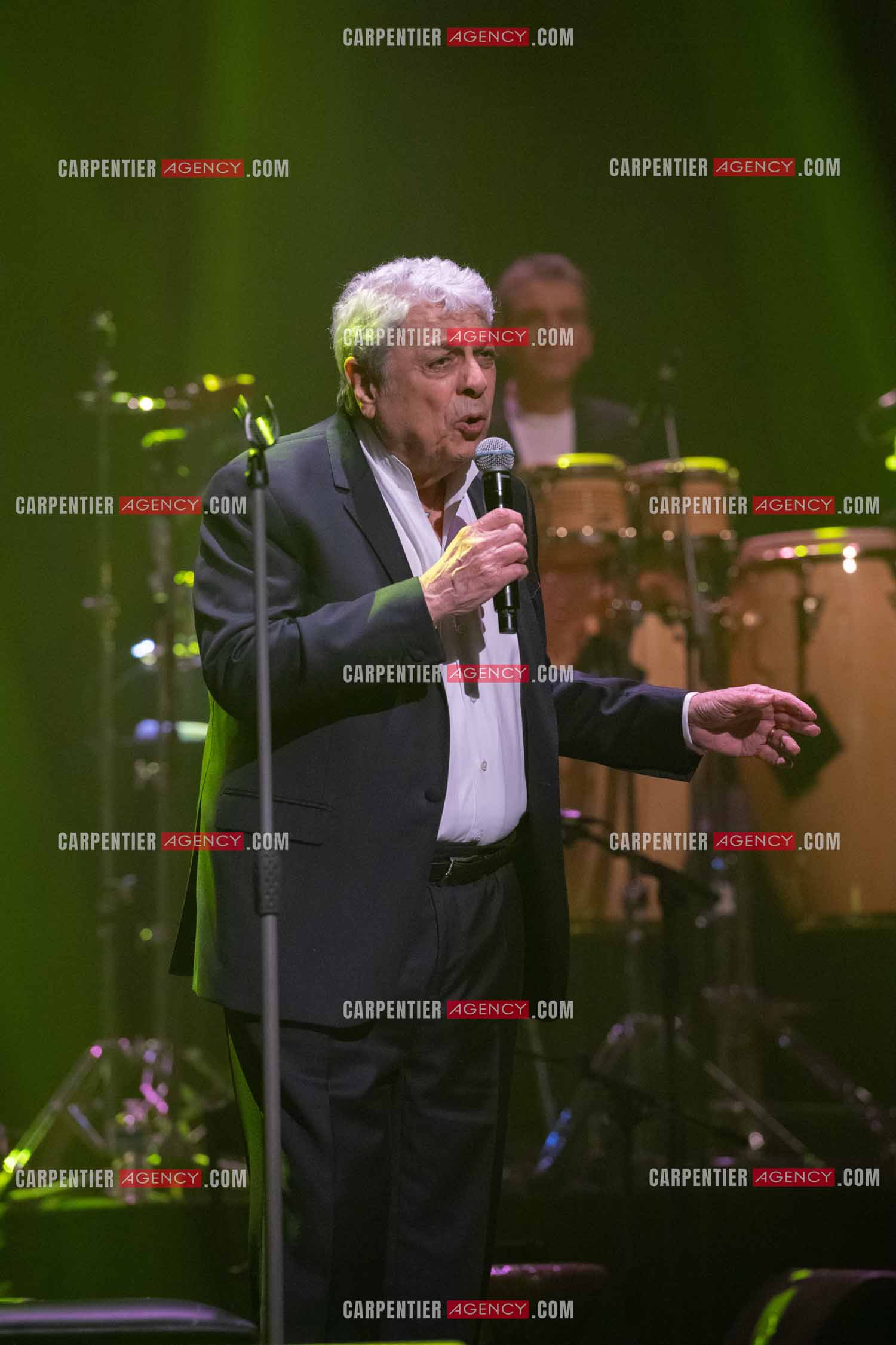 Le chanteur Enrico Macias en concert à Toulon au Palais Neptune.  ( Exclusif )