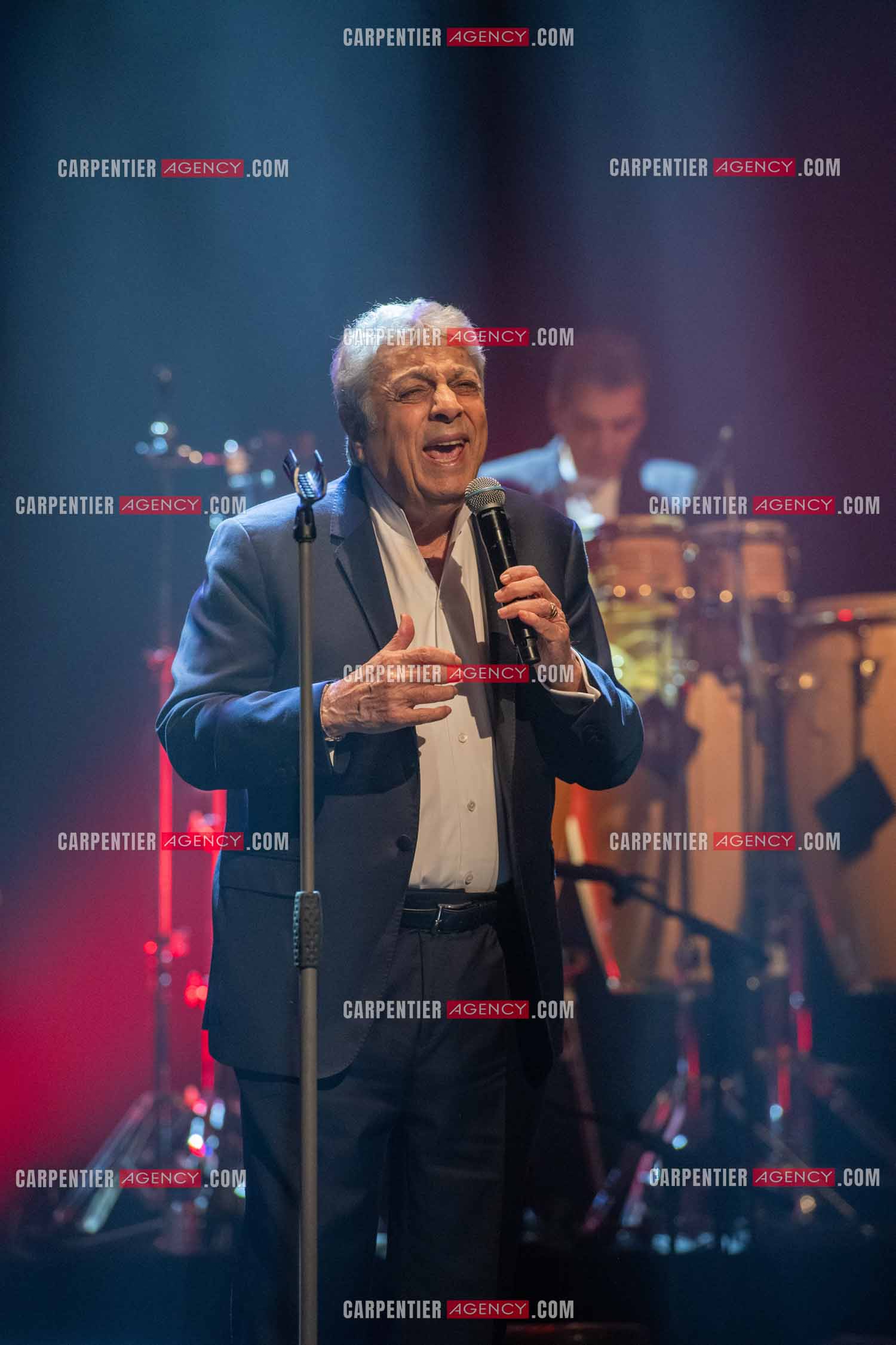 Le chanteur Enrico Macias en concert à Toulon au Palais Neptune.  ( Exclusif )