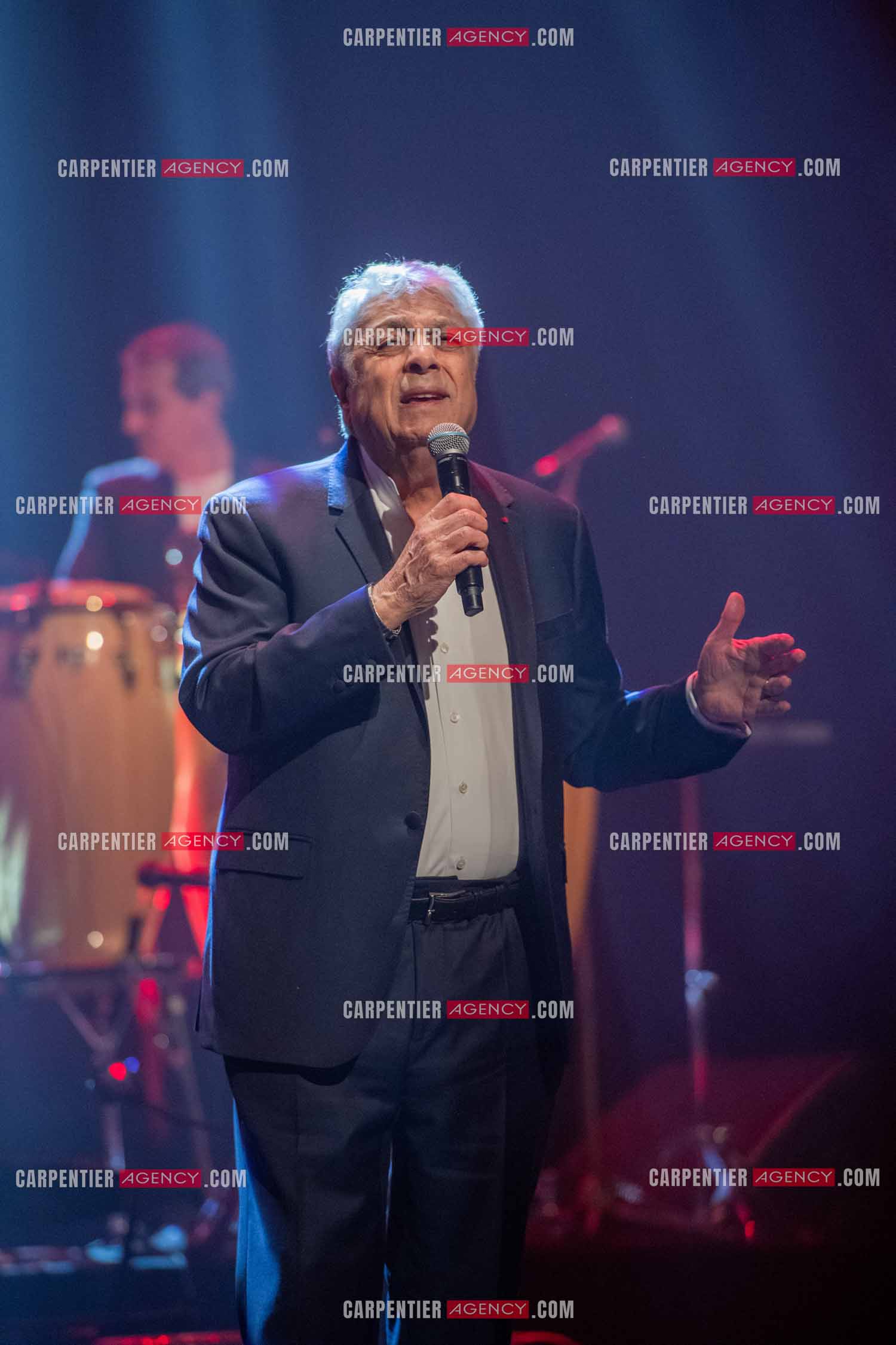 Le chanteur Enrico Macias en concert à Toulon au Palais Neptune.  ( Exclusif )