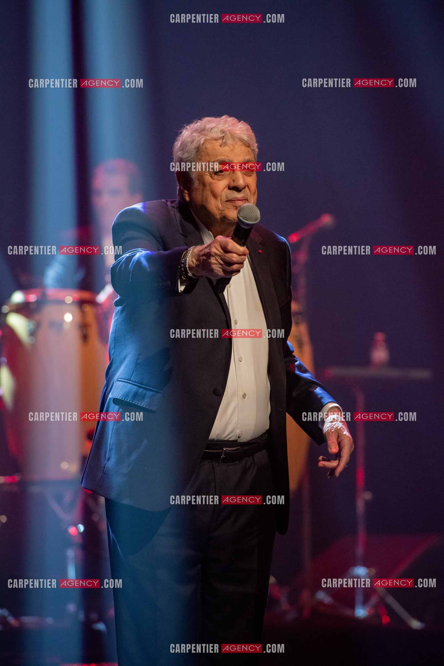 Le chanteur Enrico Macias en concert à Toulon au Palais Neptune.  ( Exclusif )