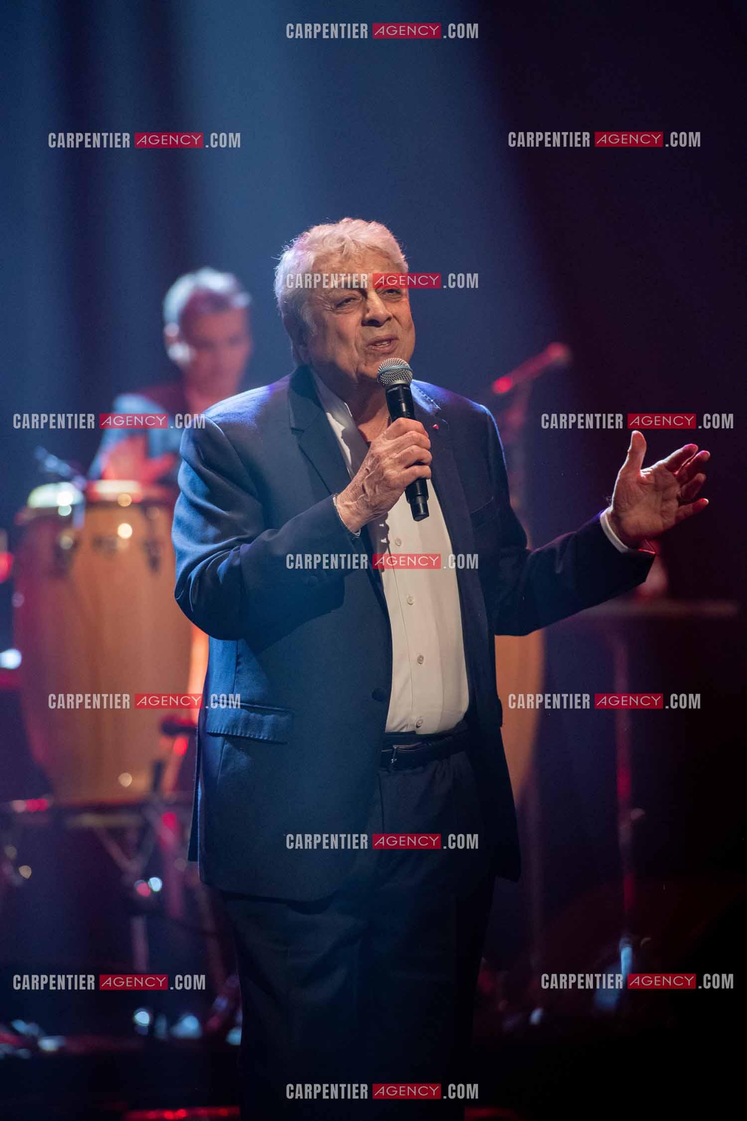 Le chanteur Enrico Macias en concert à Toulon au Palais Neptune.  ( Exclusif )