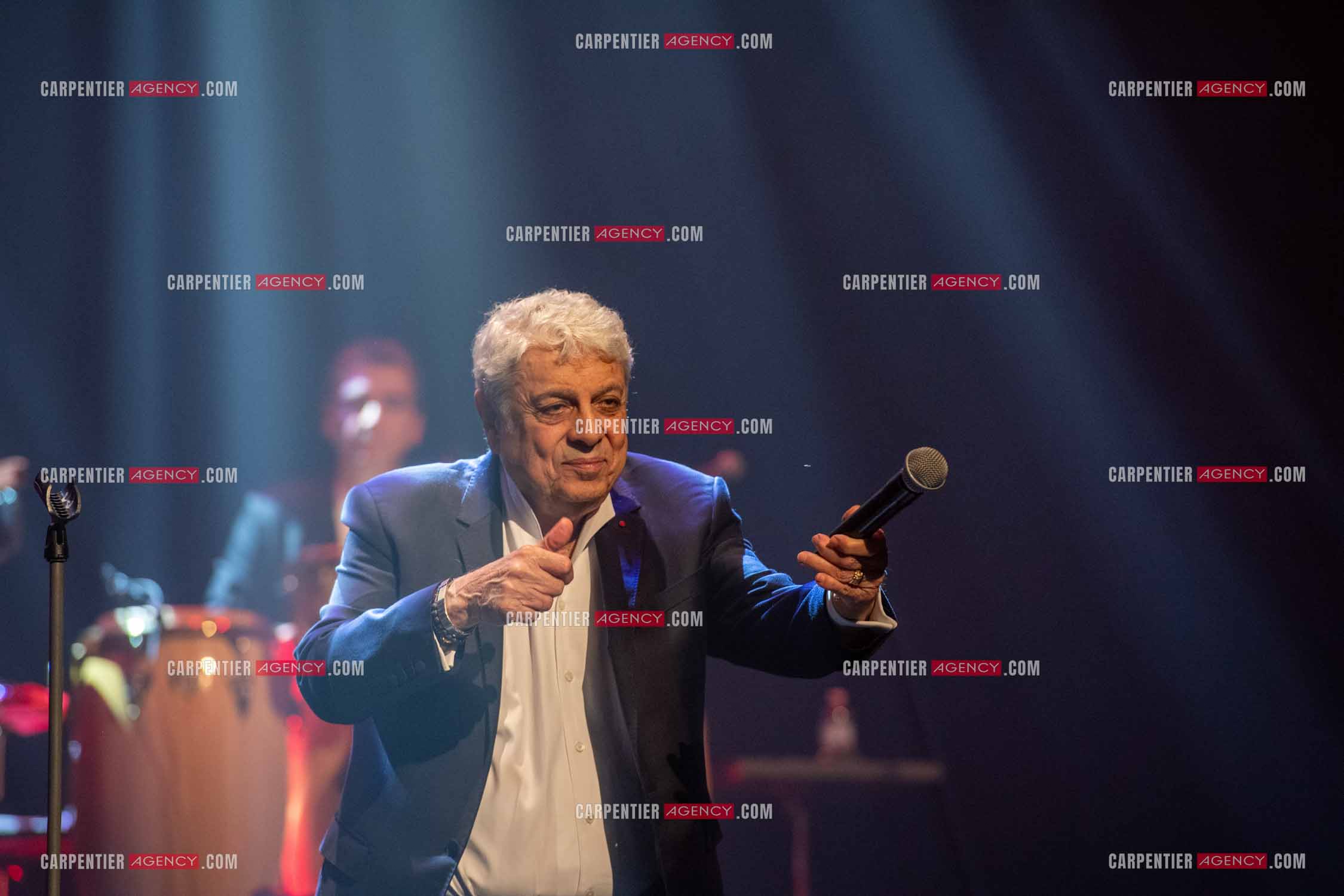 Le chanteur Enrico Macias en concert à Toulon au Palais Neptune.  ( Exclusif )