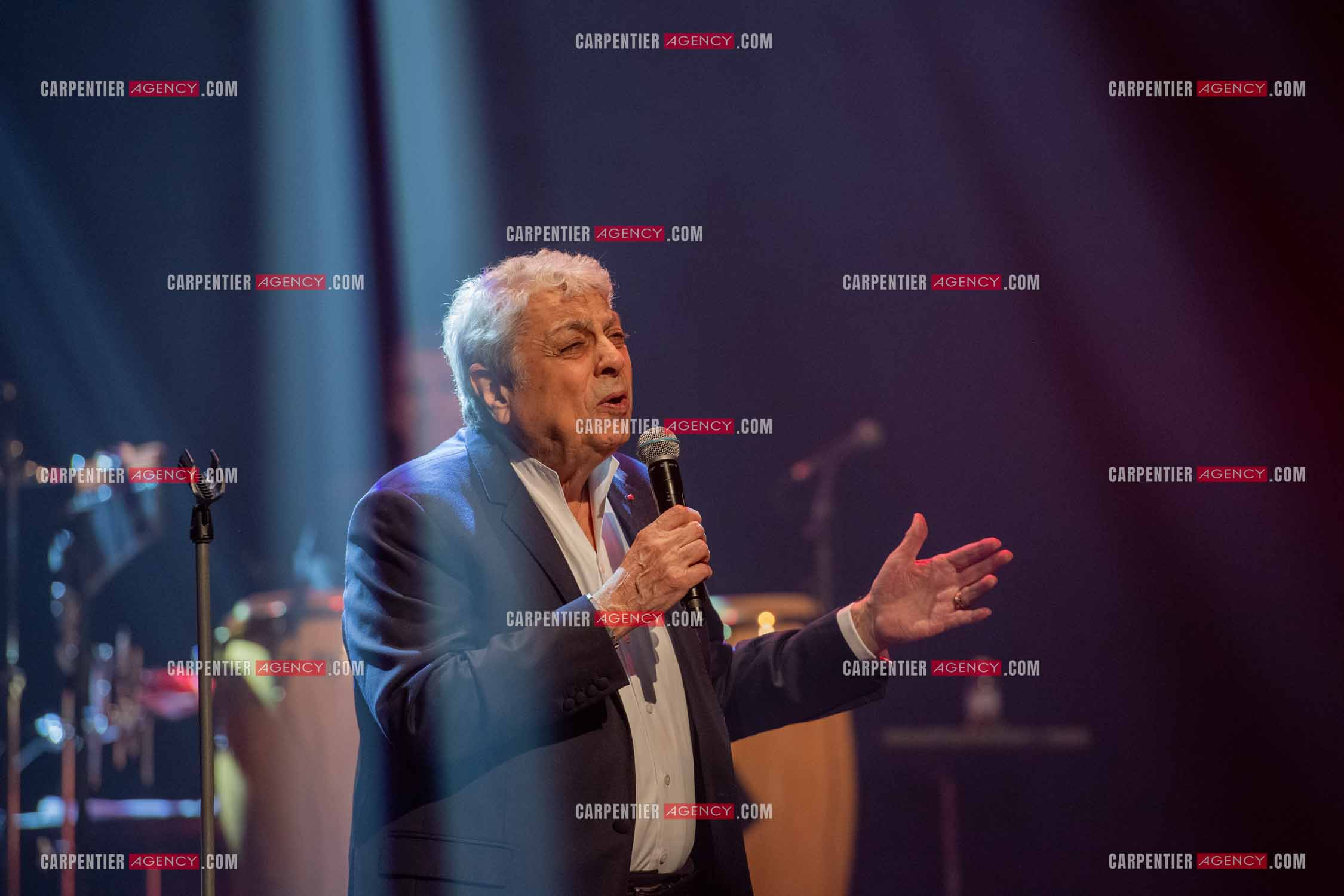 Le chanteur Enrico Macias en concert à Toulon au Palais Neptune.  ( Exclusif )