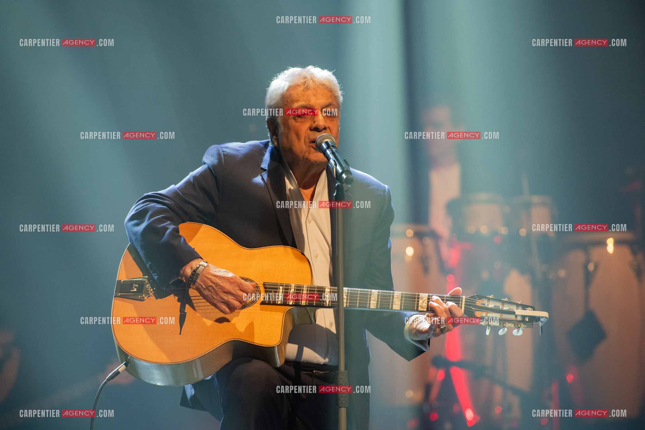 Le chanteur Enrico Macias en concert à Toulon au Palais Neptune.  ( Exclusif )