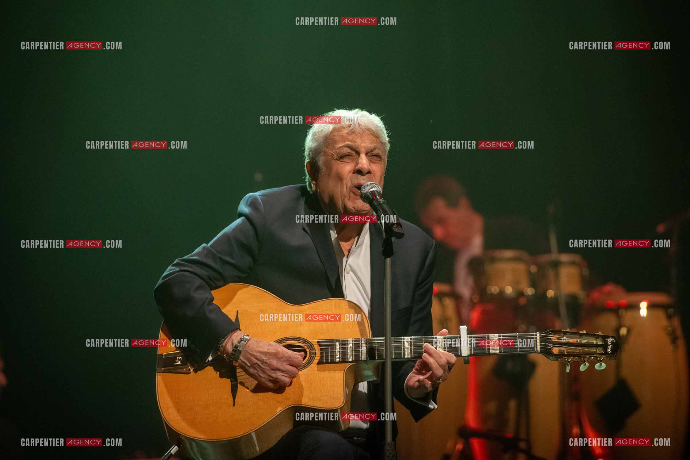 Le chanteur Enrico Macias en concert à Toulon au Palais Neptune.  ( Exclusif )