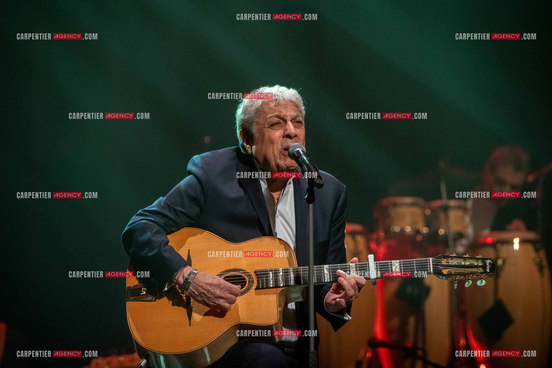 Le chanteur Enrico Macias en concert à Toulon au Palais Neptune.  ( Exclusif )