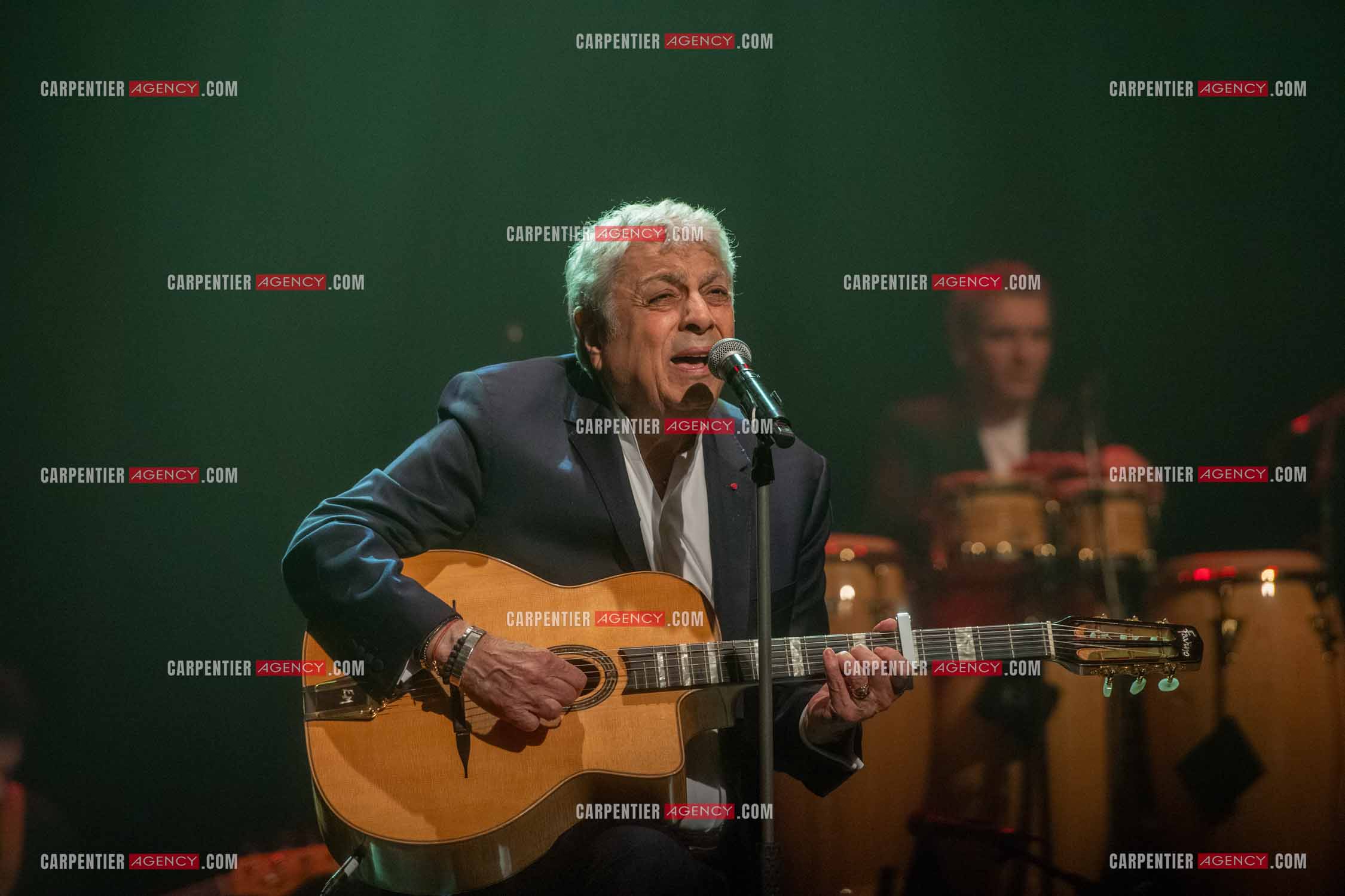 Le chanteur Enrico Macias en concert à Toulon au Palais Neptune.  ( Exclusif )