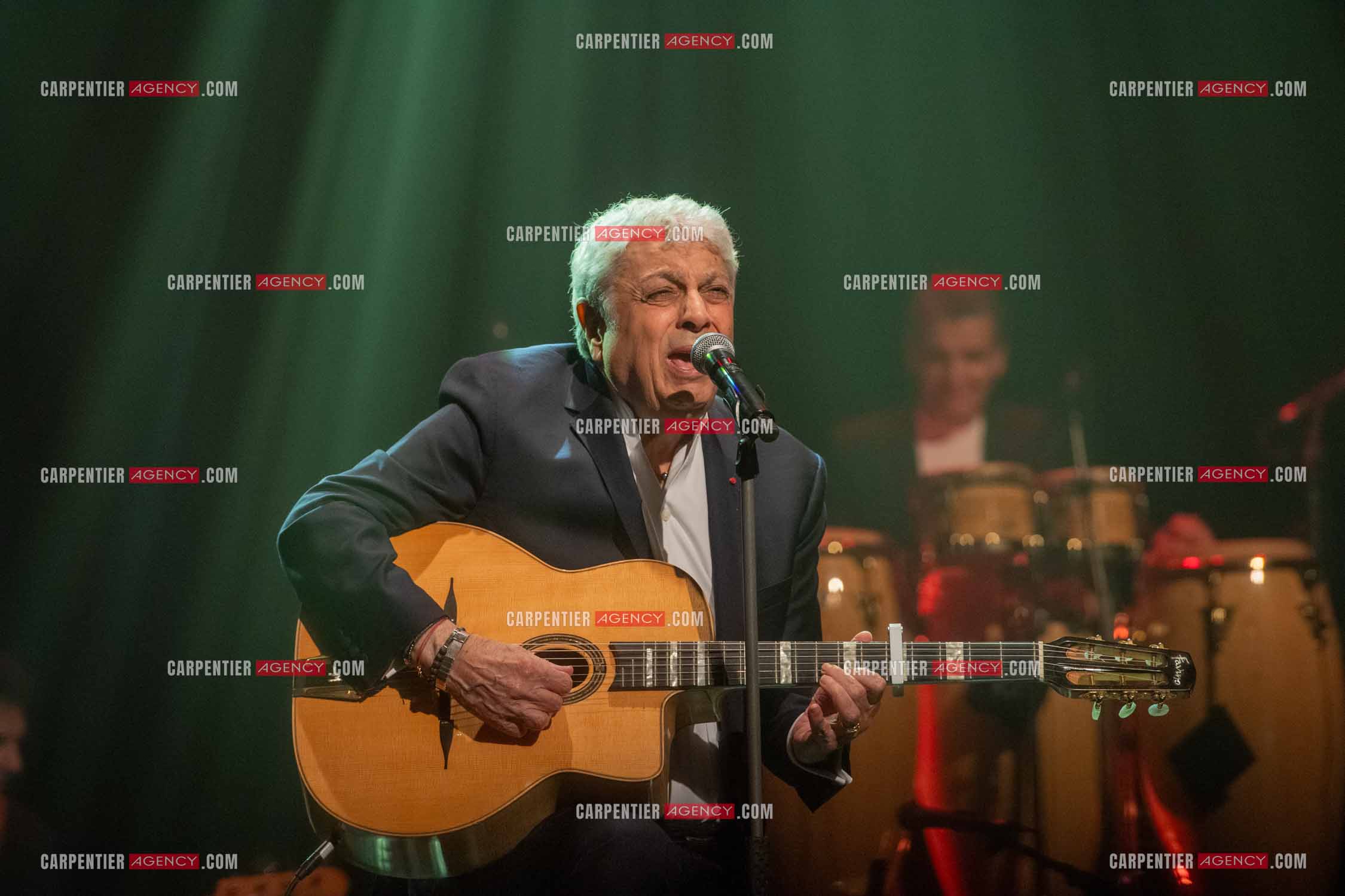 Le chanteur Enrico Macias en concert à Toulon au Palais Neptune.  ( Exclusif )