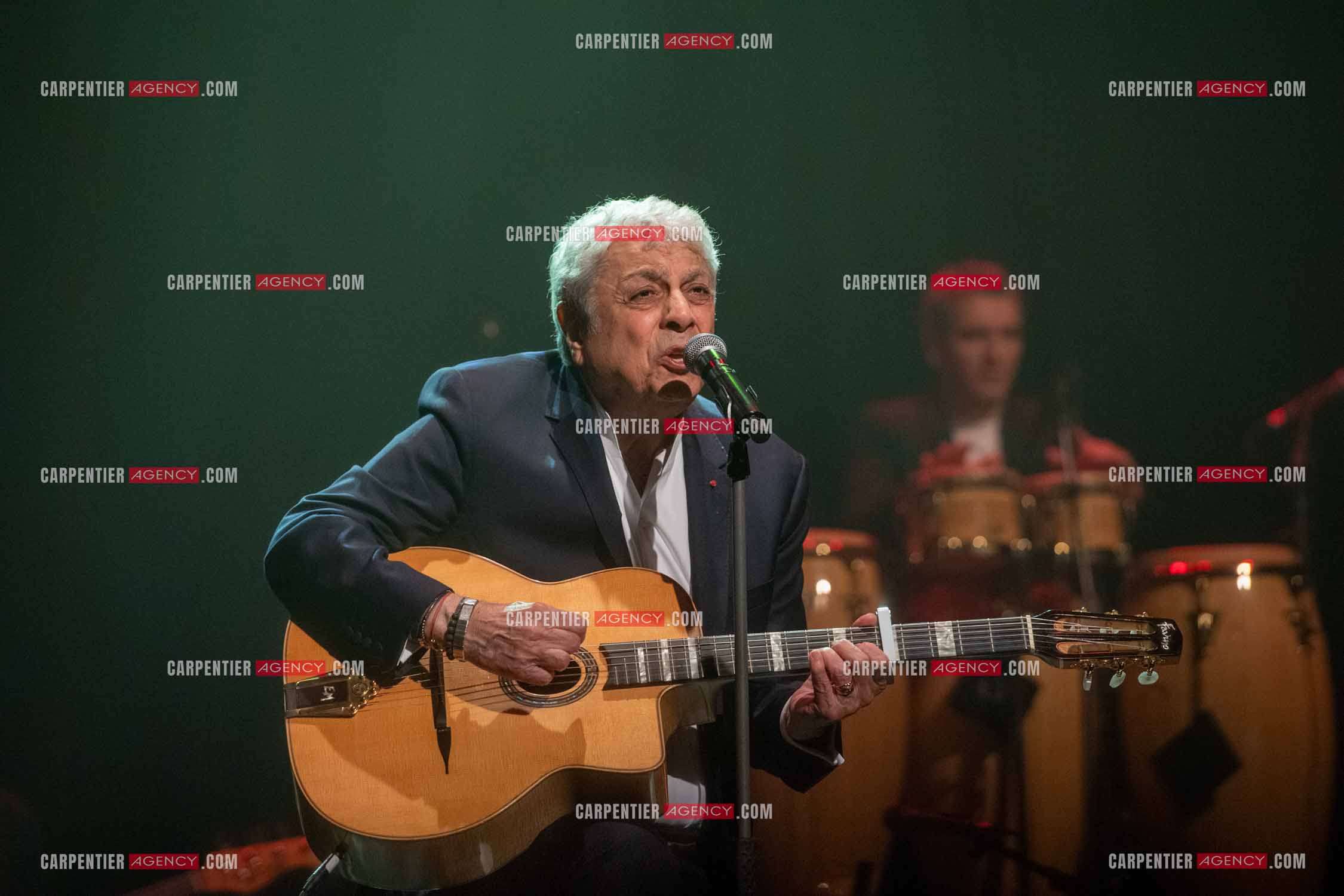 Le chanteur Enrico Macias en concert à Toulon au Palais Neptune.  ( Exclusif )