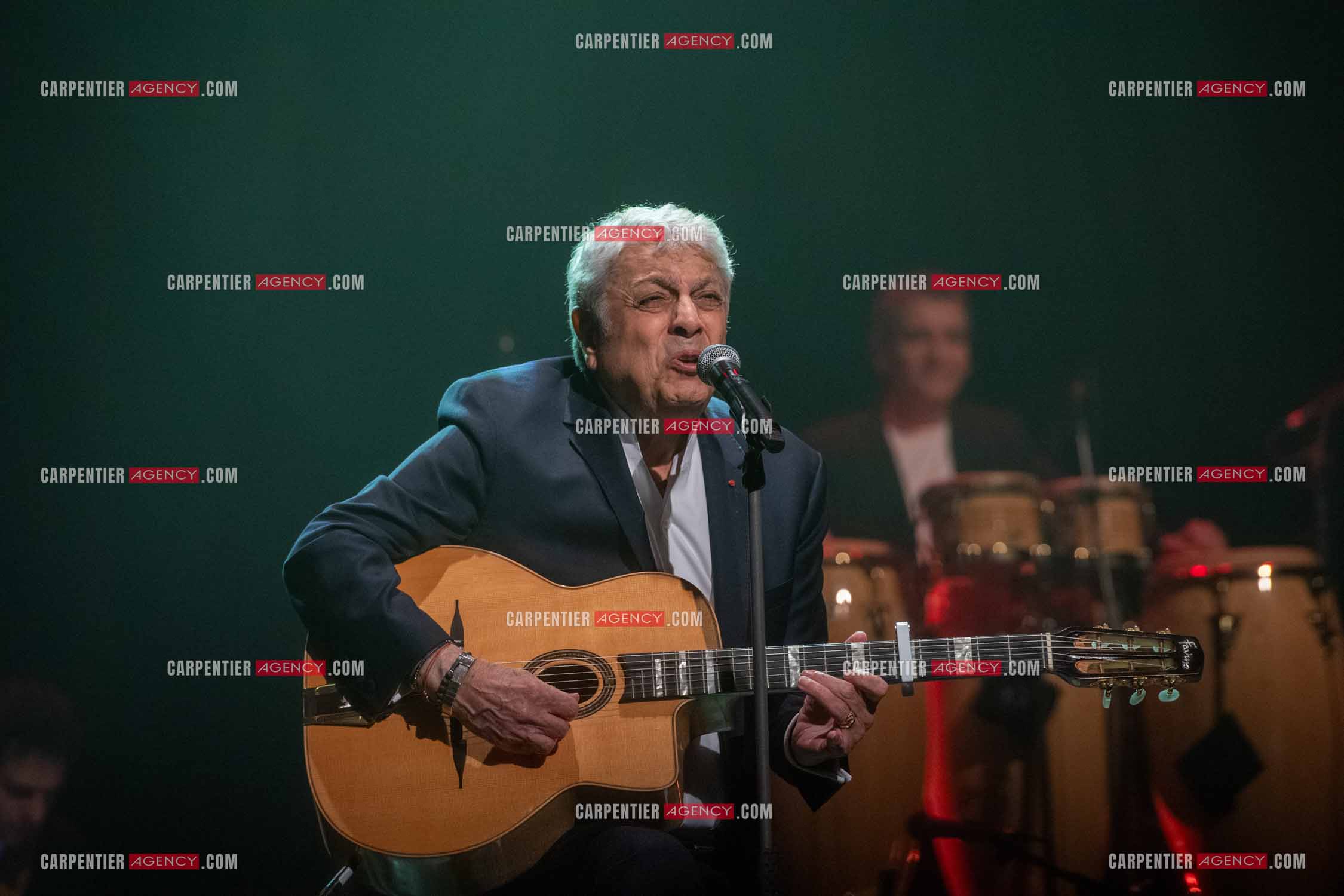 Le chanteur Enrico Macias en concert à Toulon au Palais Neptune.  ( Exclusif )