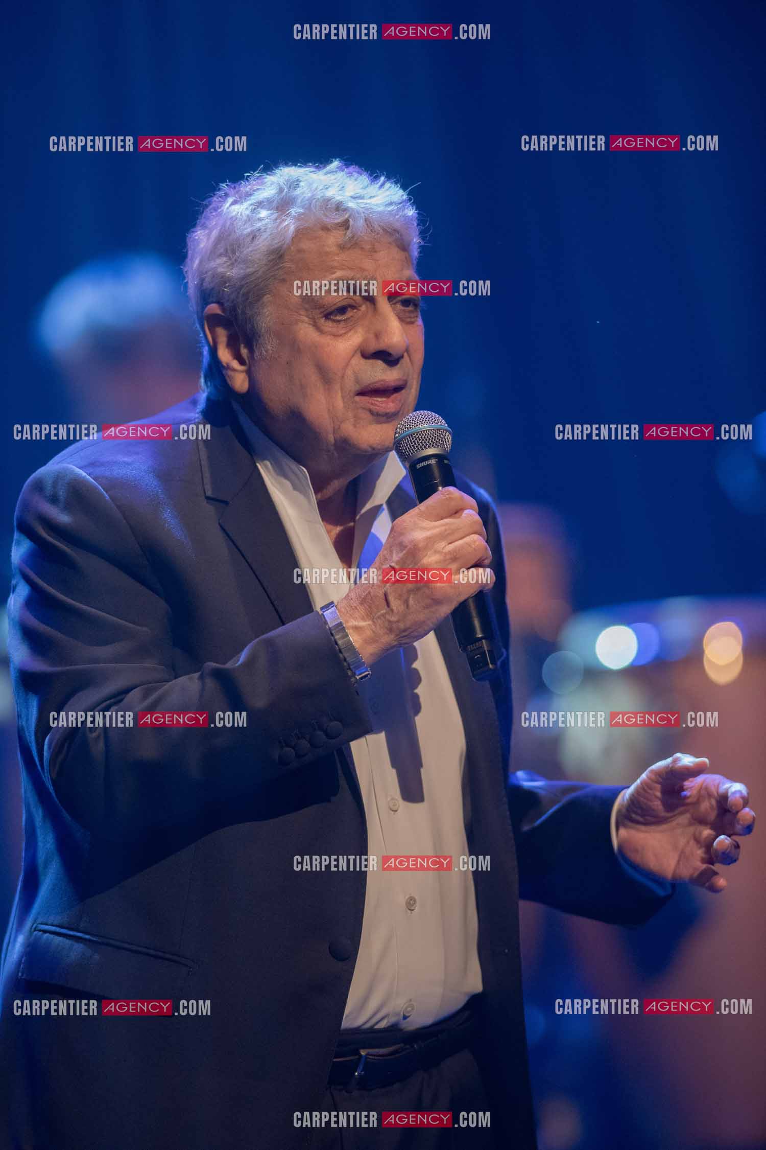 Le chanteur Enrico Macias en concert à Toulon au Palais Neptune.  ( Exclusif )