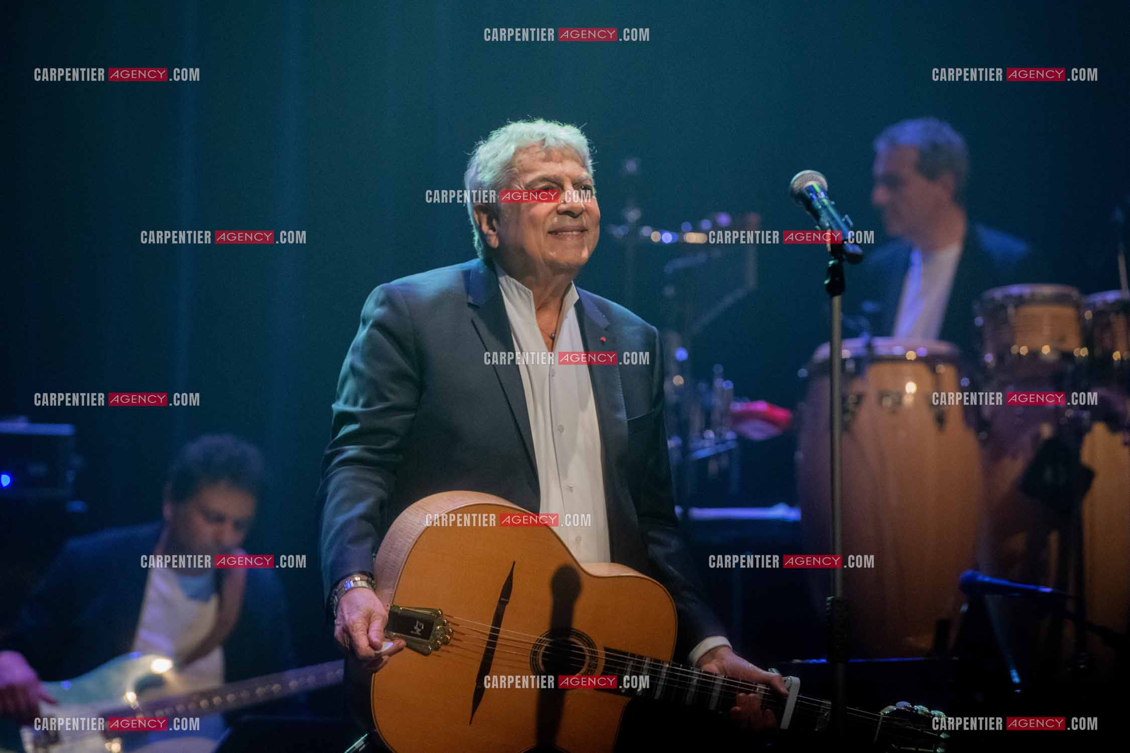 Le chanteur Enrico Macias en concert à Toulon au Palais Neptune.  ( Exclusif )