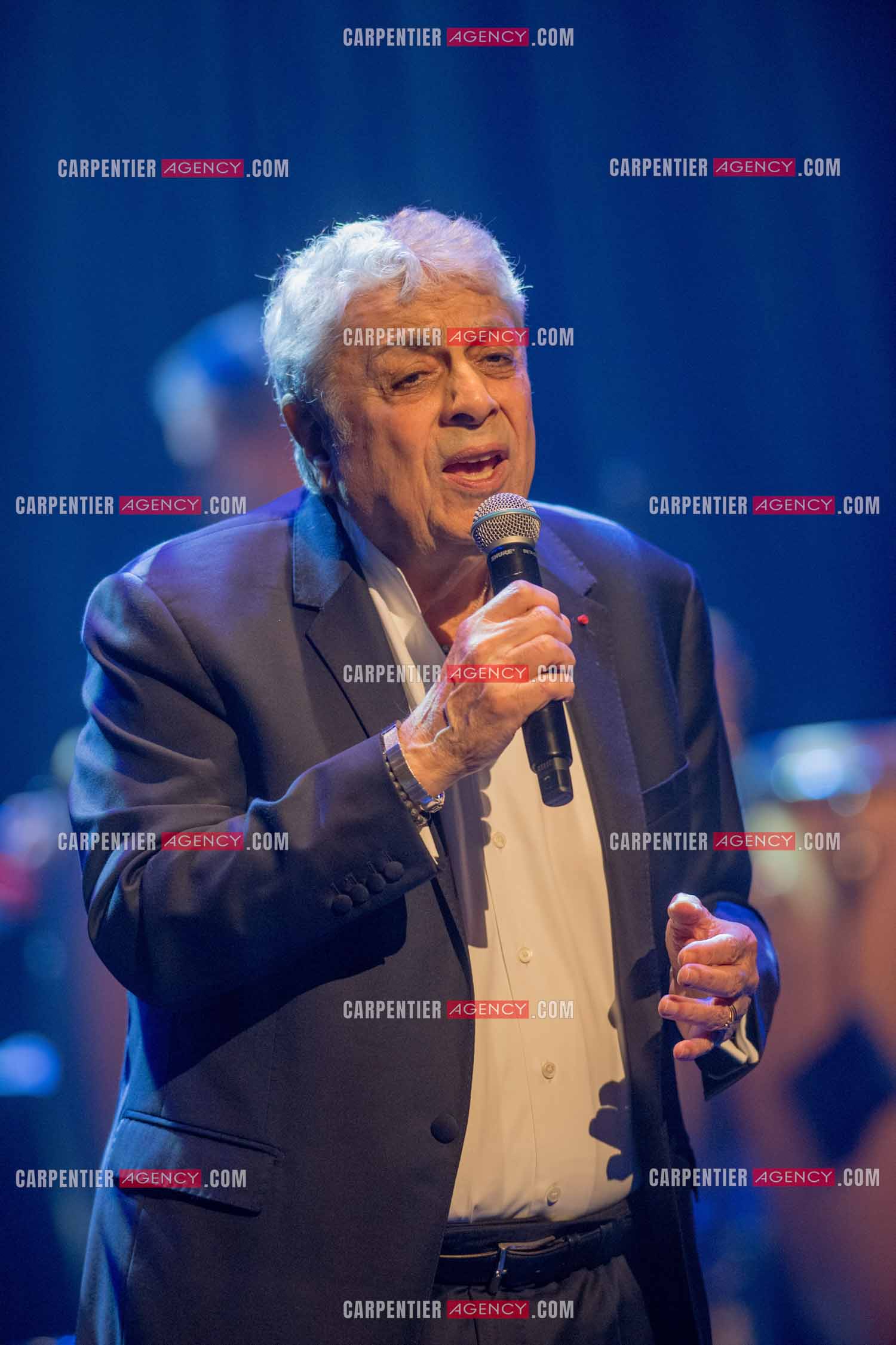 Le chanteur Enrico Macias en concert à Toulon au Palais Neptune.  ( Exclusif )