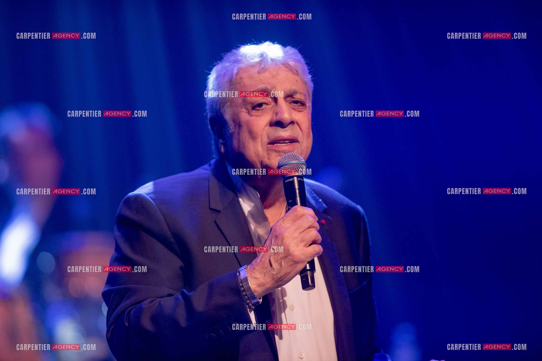 Le chanteur Enrico Macias en concert à Toulon au Palais Neptune.  ( Exclusif )
