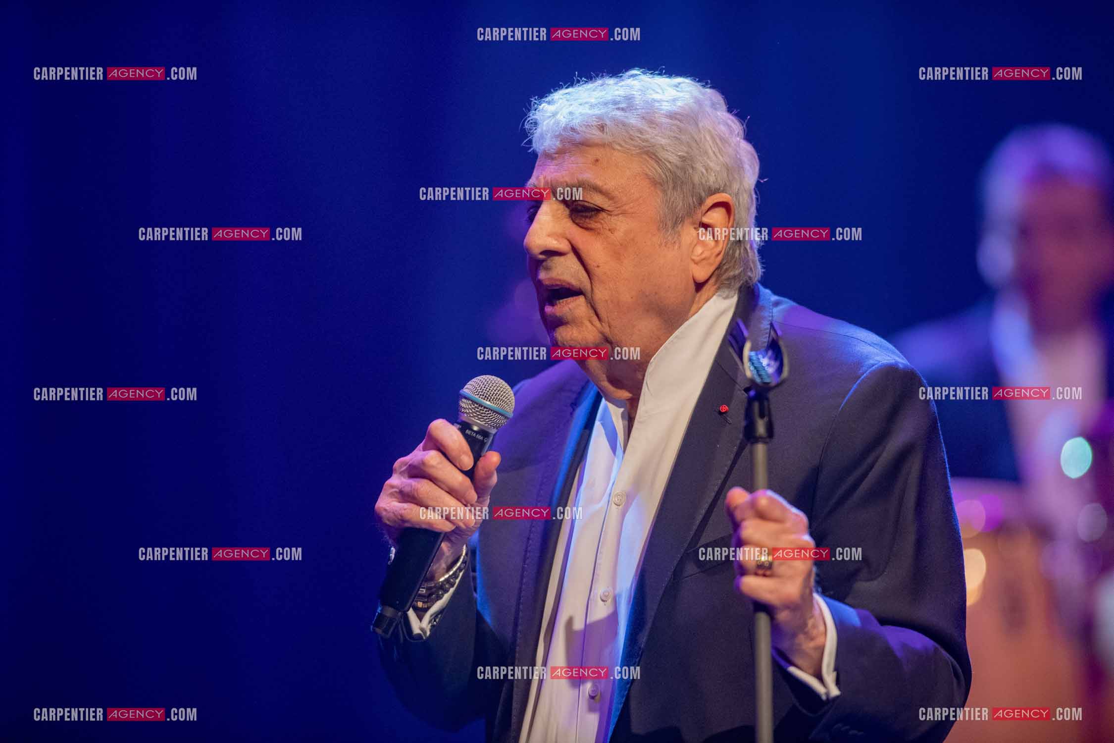 Le chanteur Enrico Macias en concert à Toulon au Palais Neptune.  ( Exclusif )