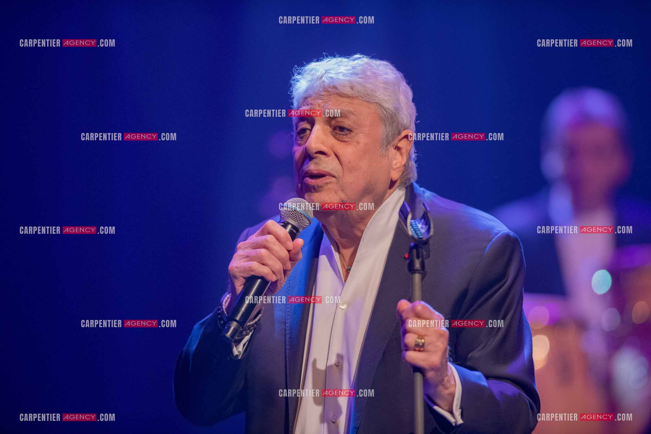 Le chanteur Enrico Macias en concert à Toulon au Palais Neptune.  ( Exclusif )