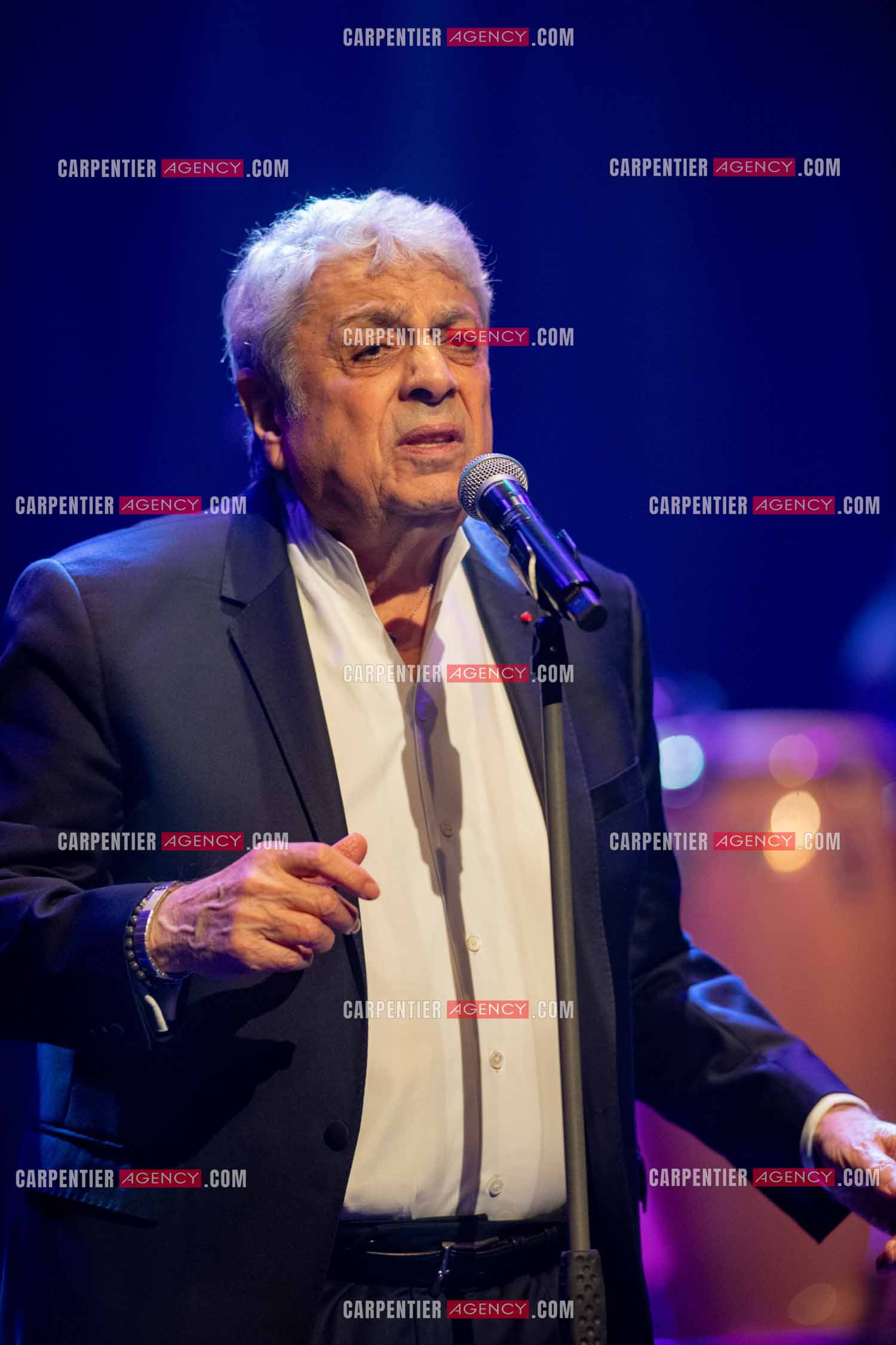 Le chanteur Enrico Macias en concert à Toulon au Palais Neptune.  ( Exclusif )