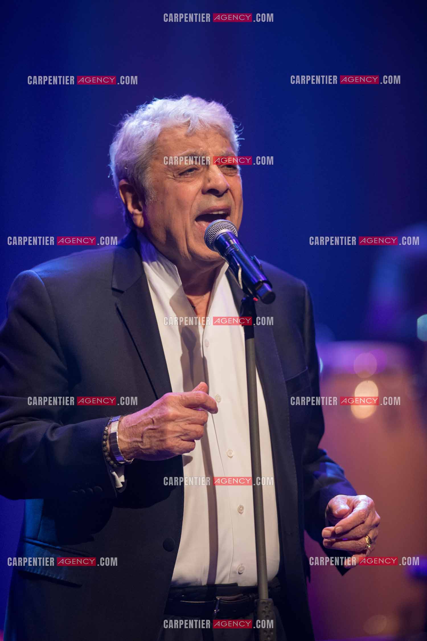 Le chanteur Enrico Macias en concert à Toulon au Palais Neptune.  ( Exclusif )