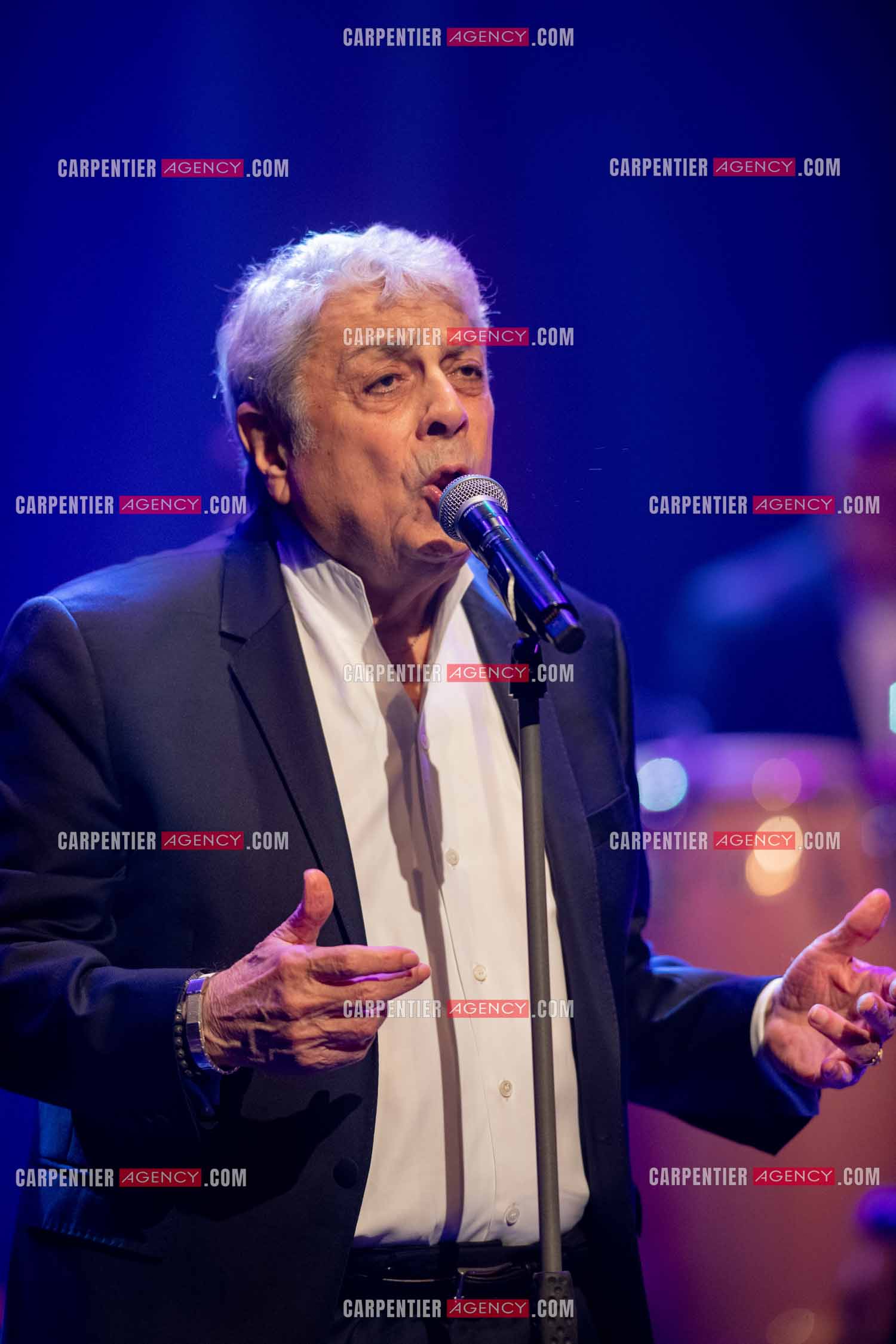 Le chanteur Enrico Macias en concert à Toulon au Palais Neptune.  ( Exclusif )