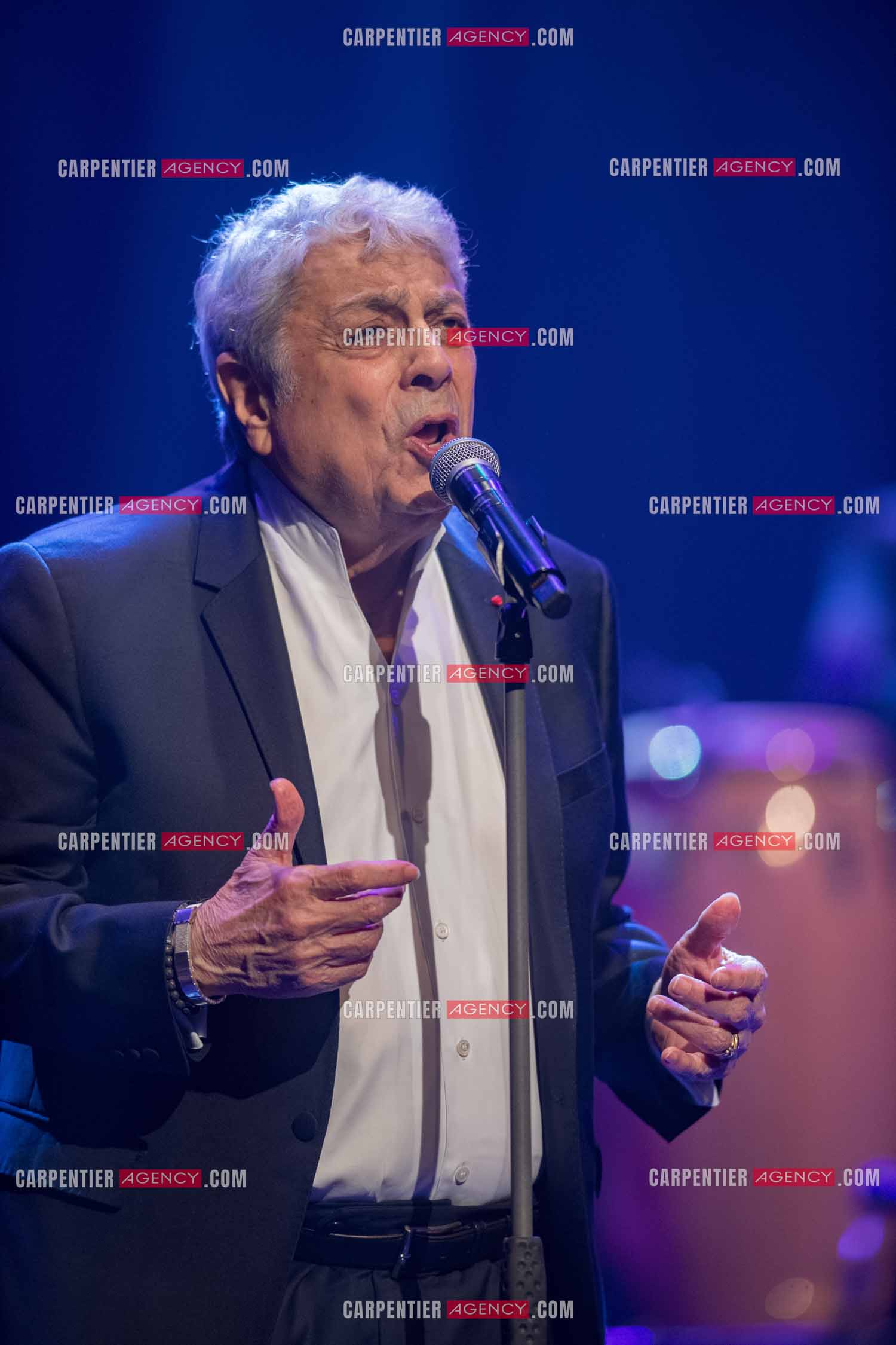 Le chanteur Enrico Macias en concert à Toulon au Palais Neptune.  ( Exclusif )