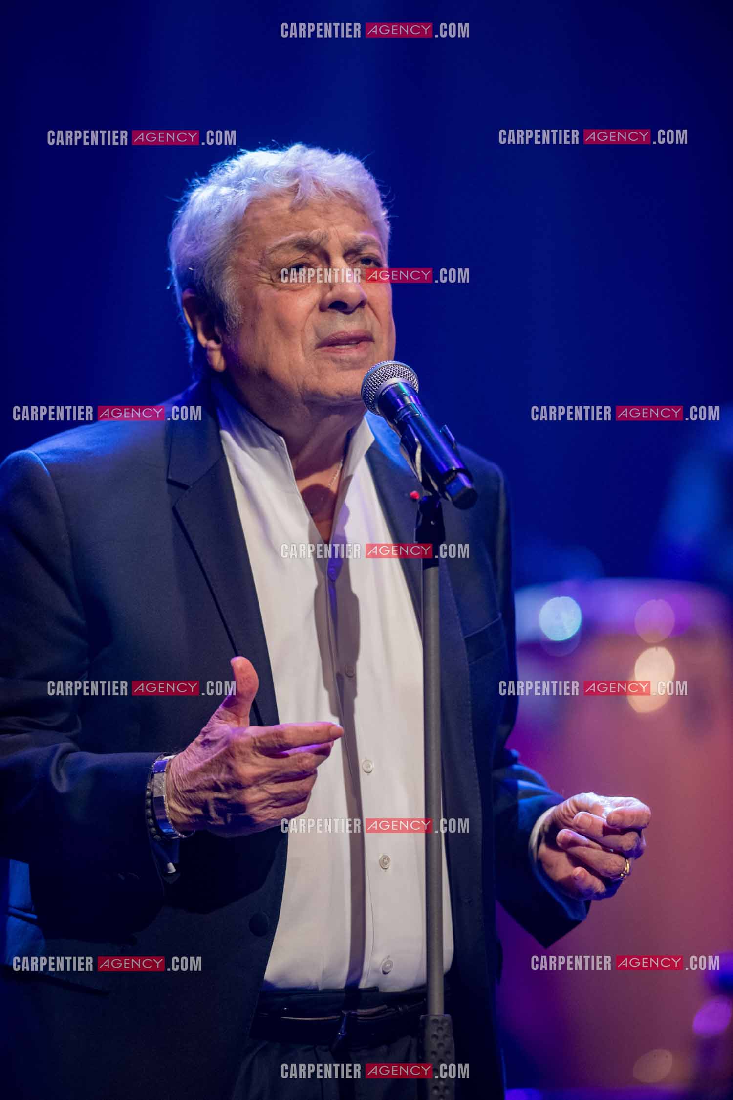 Le chanteur Enrico Macias en concert à Toulon au Palais Neptune.  ( Exclusif )