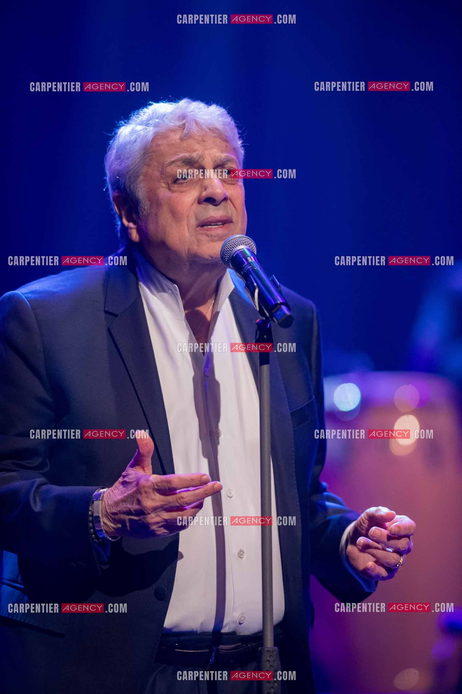 Le chanteur Enrico Macias en concert à Toulon au Palais Neptune.  ( Exclusif )
