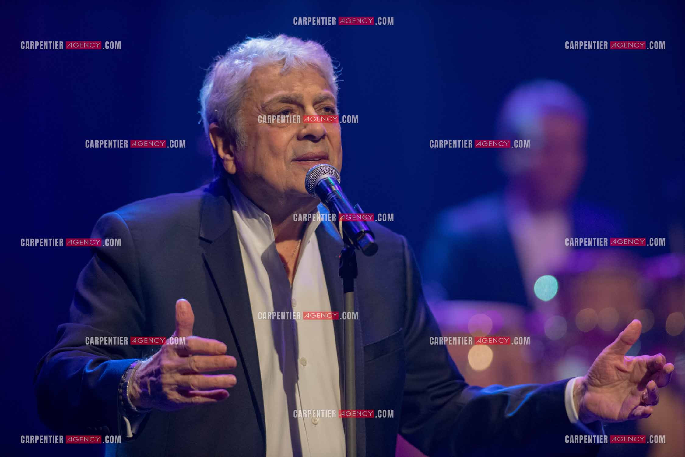 Le chanteur Enrico Macias en concert à Toulon au Palais Neptune.  ( Exclusif )