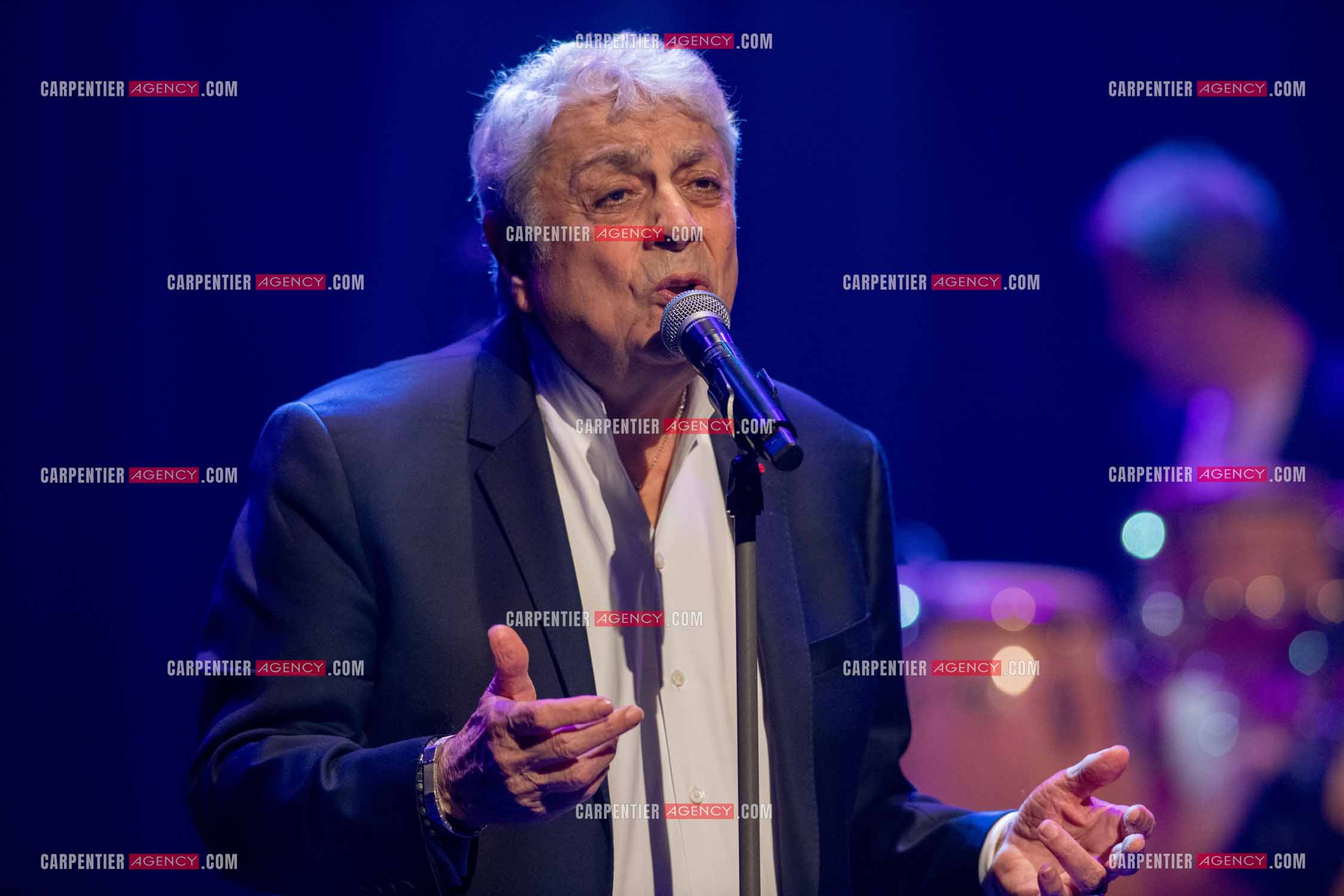 Le chanteur Enrico Macias en concert à Toulon au Palais Neptune.  ( Exclusif )