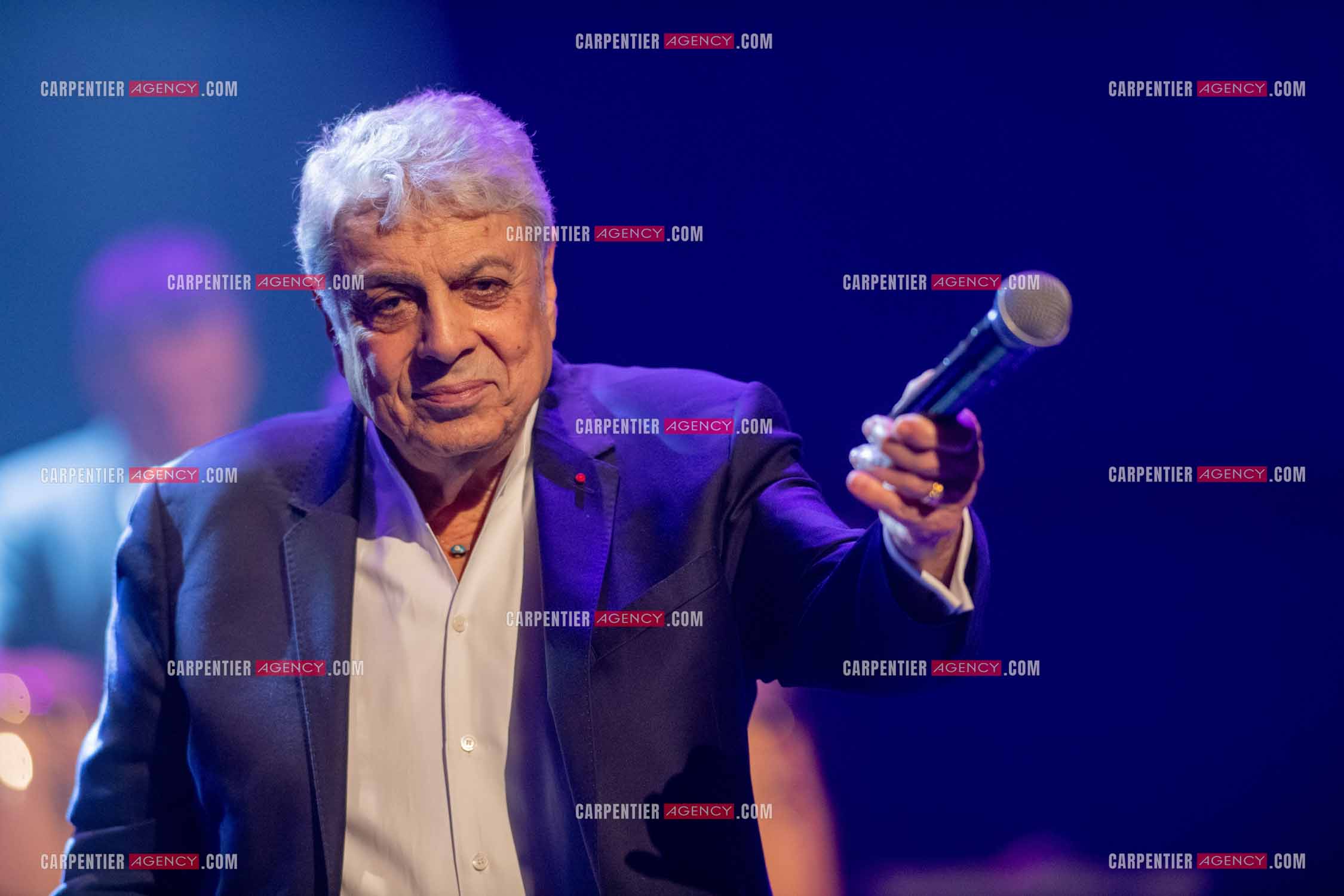 Le chanteur Enrico Macias en concert à Toulon au Palais Neptune.  ( Exclusif )
