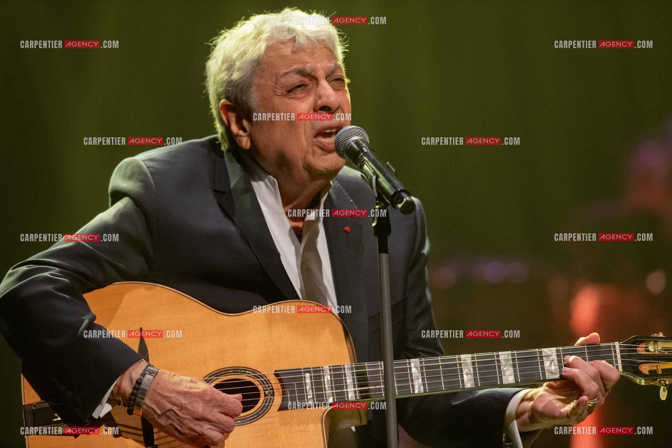 Le chanteur Enrico Macias en concert à Toulon au Palais Neptune.  ( Exclusif )