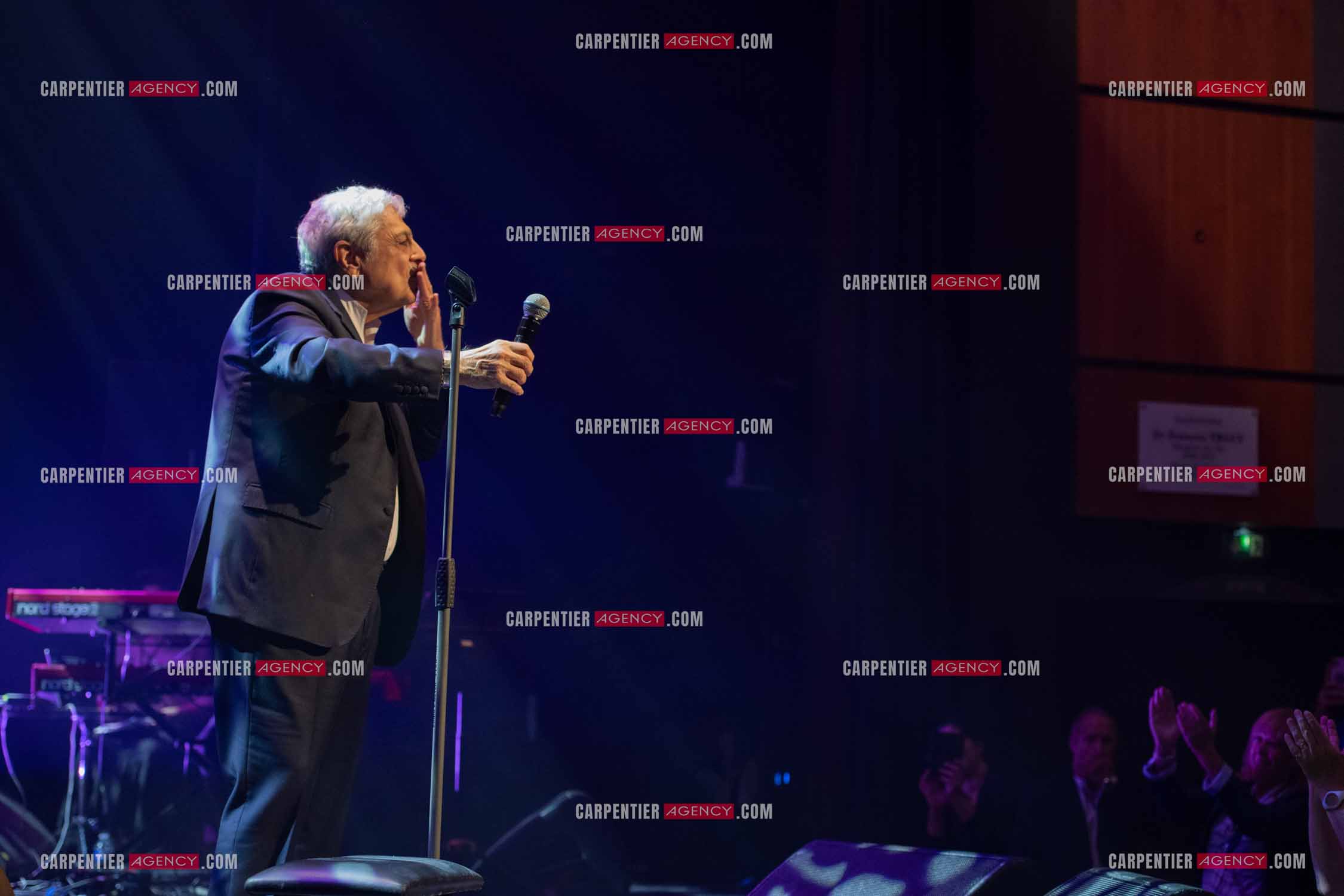 Le chanteur Enrico Macias en concert à Toulon au Palais Neptune.  ( Exclusif )