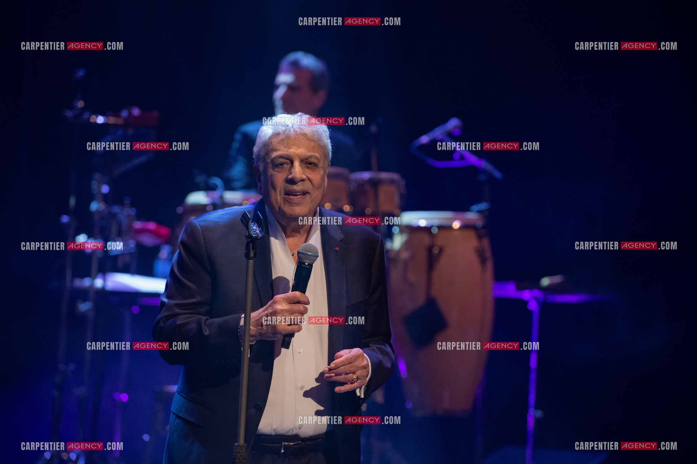 Le chanteur Enrico Macias en concert à Toulon au Palais Neptune.  ( Exclusif )
